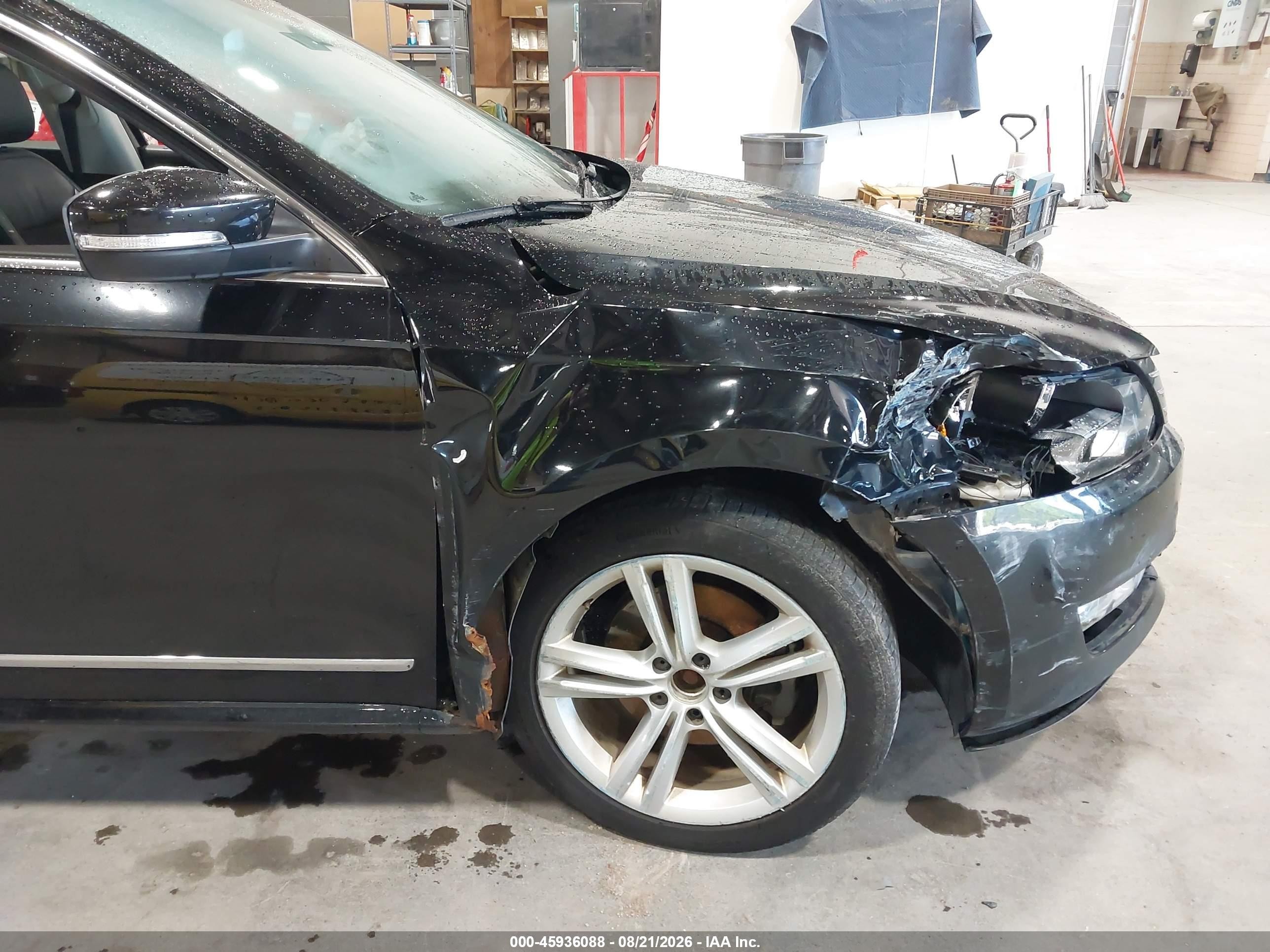 2013 Volkswagen Passat 2.0l Tdi Sel Premium Черный vin: 1VWCN7A35DC100001