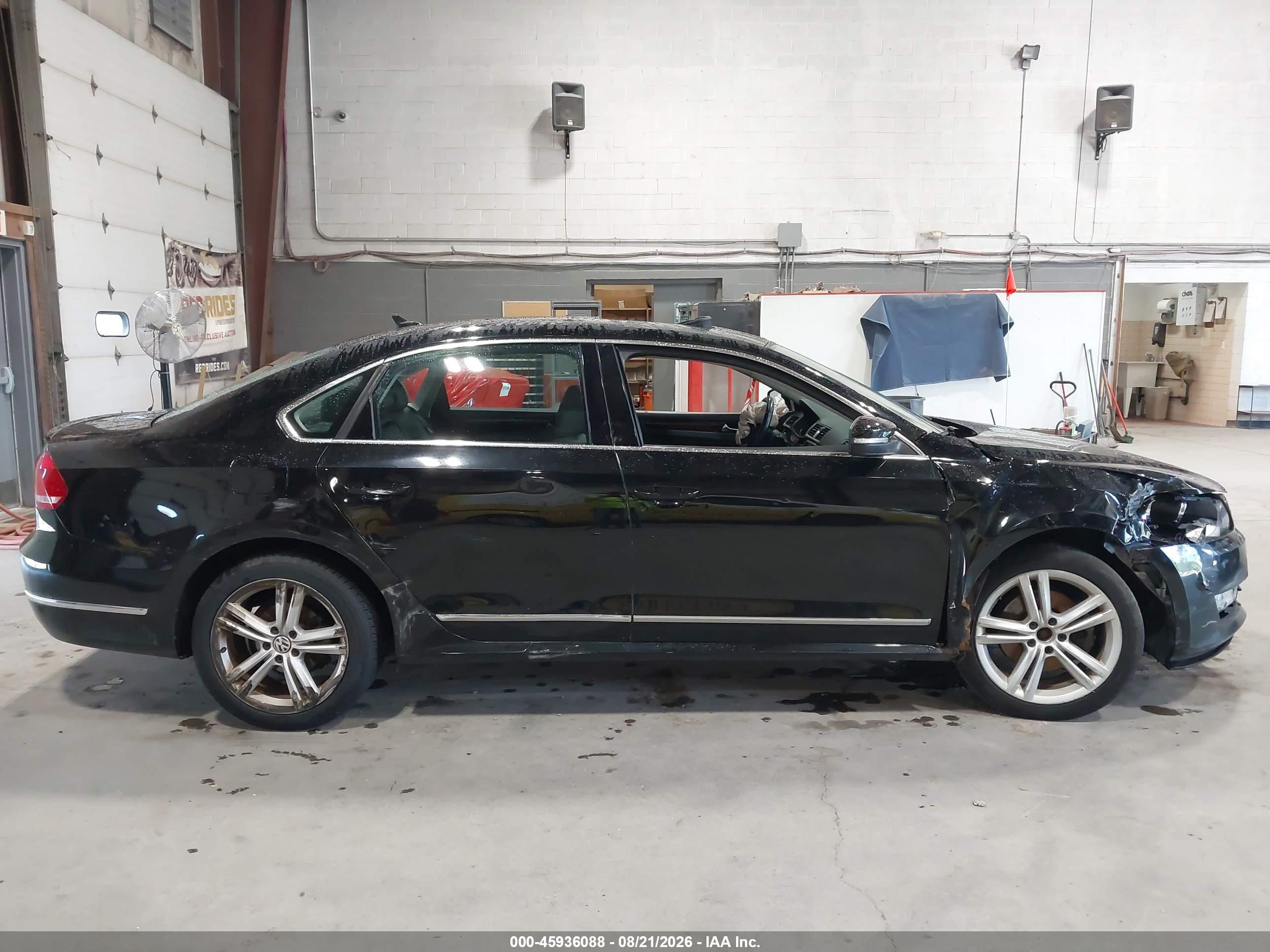 2013 Volkswagen Passat 2.0l Tdi Sel Premium Черный vin: 1VWCN7A35DC100001