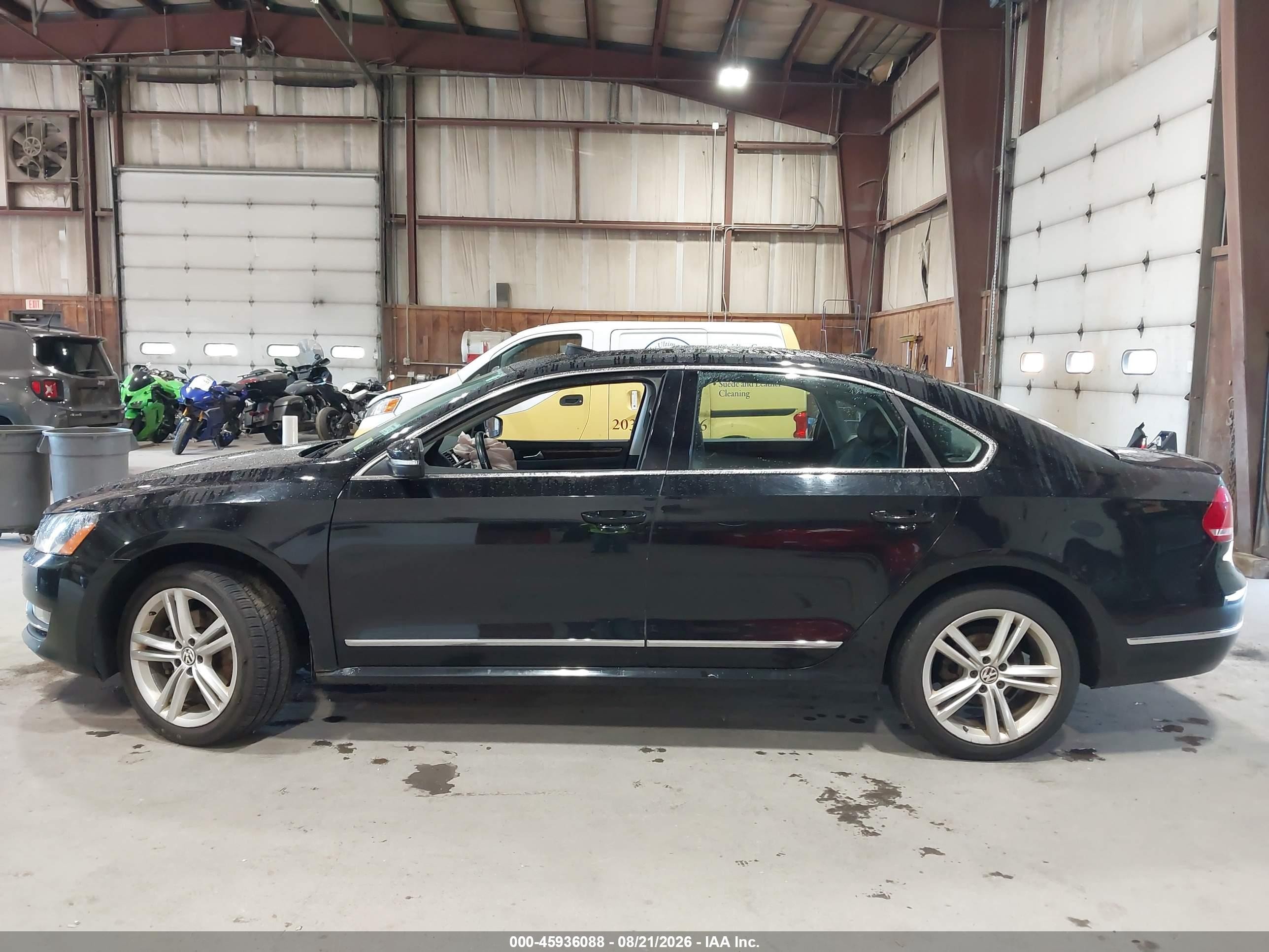 2013 Volkswagen Passat 2.0l Tdi Sel Premium Черный vin: 1VWCN7A35DC100001