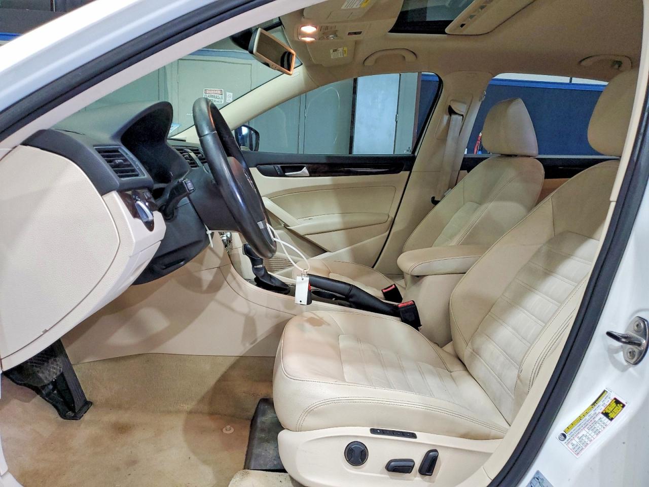 2014 Volkswagen Passat Sel White vin: 1VWCN7A35EC031327