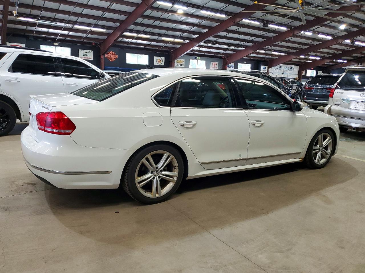 2014 Volkswagen Passat Sel White vin: 1VWCN7A35EC031327