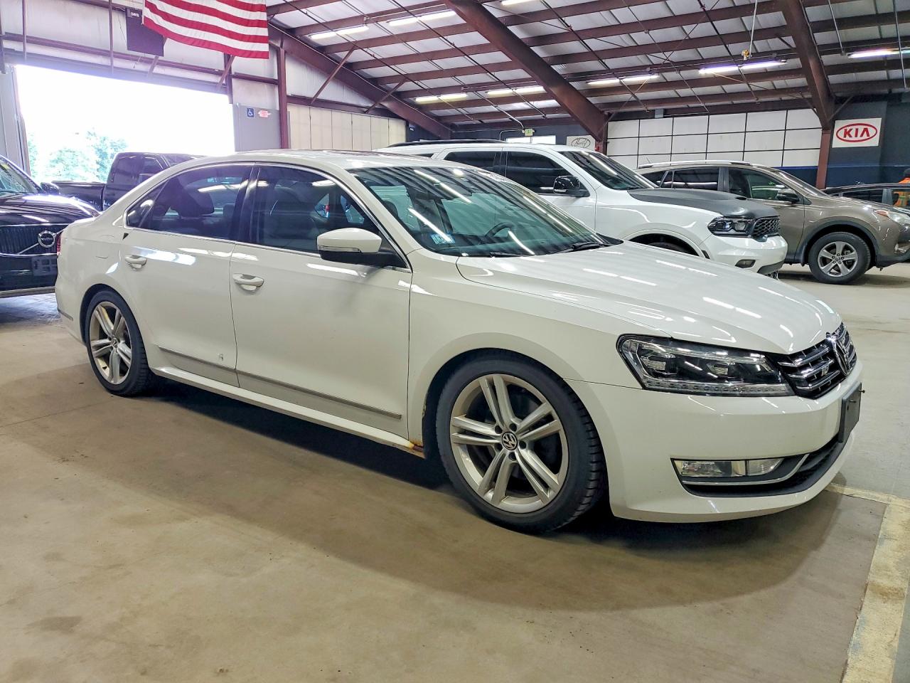 2014 Volkswagen Passat Sel White vin: 1VWCN7A35EC031327