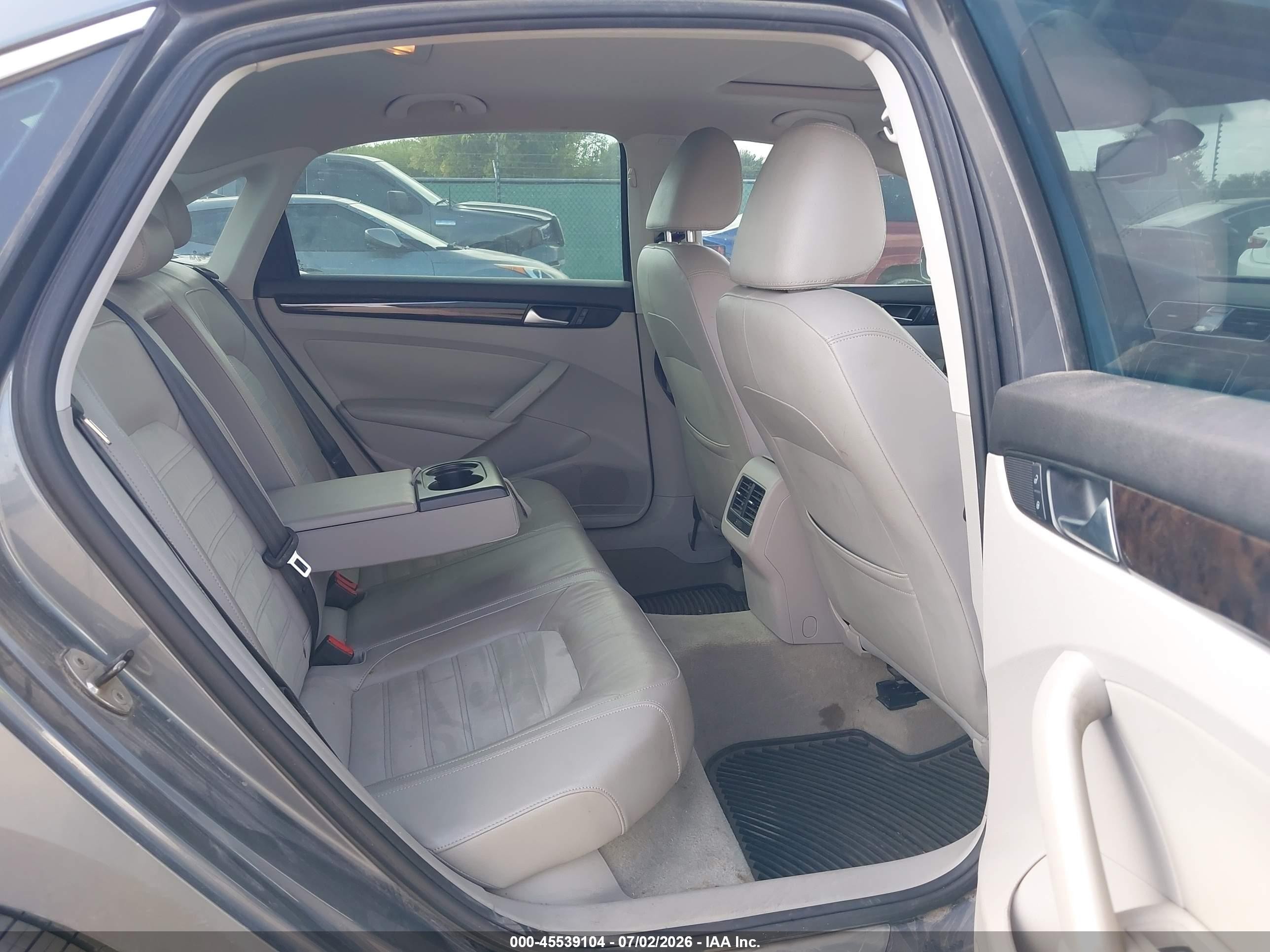 2014 Volkswagen Passat 2.0l Tdi Sel Premium vin: 1VWCN7A35EC039315