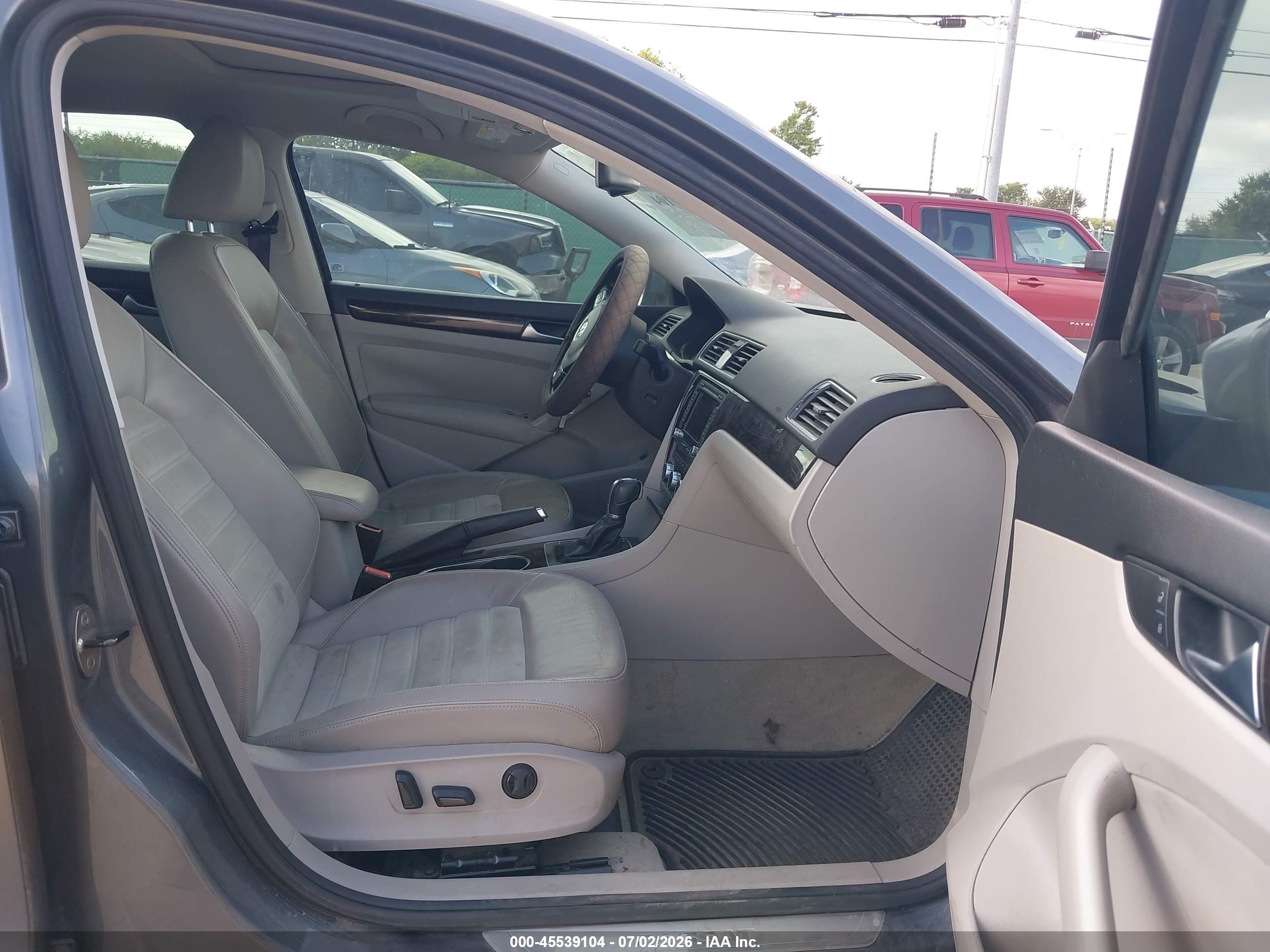 2014 Volkswagen Passat 2.0l Tdi Sel Premium vin: 1VWCN7A35EC039315