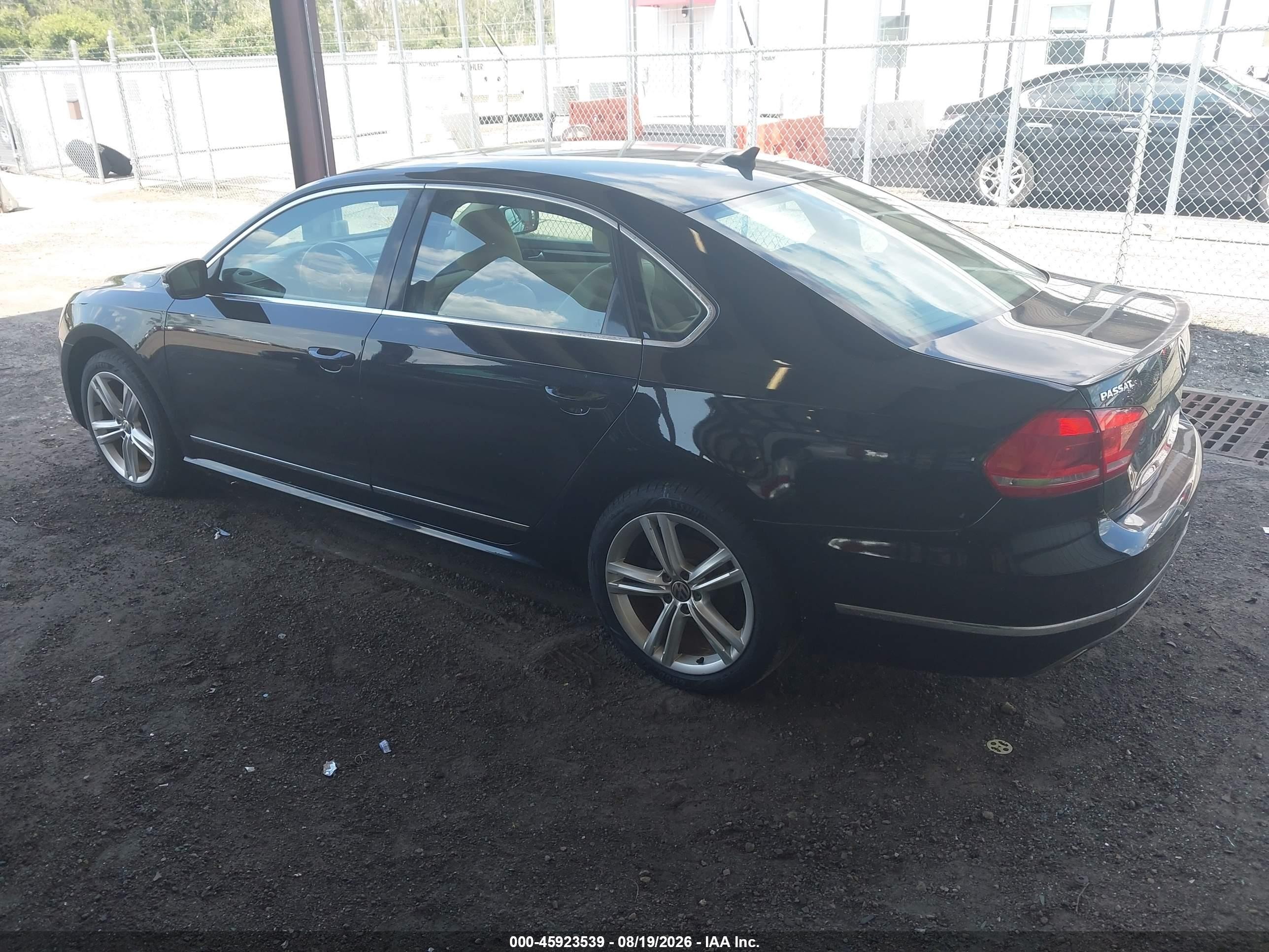 2014 Volkswagen Passat 2.0l Tdi Sel Premium Black vin: 1VWCN7A35EC049844