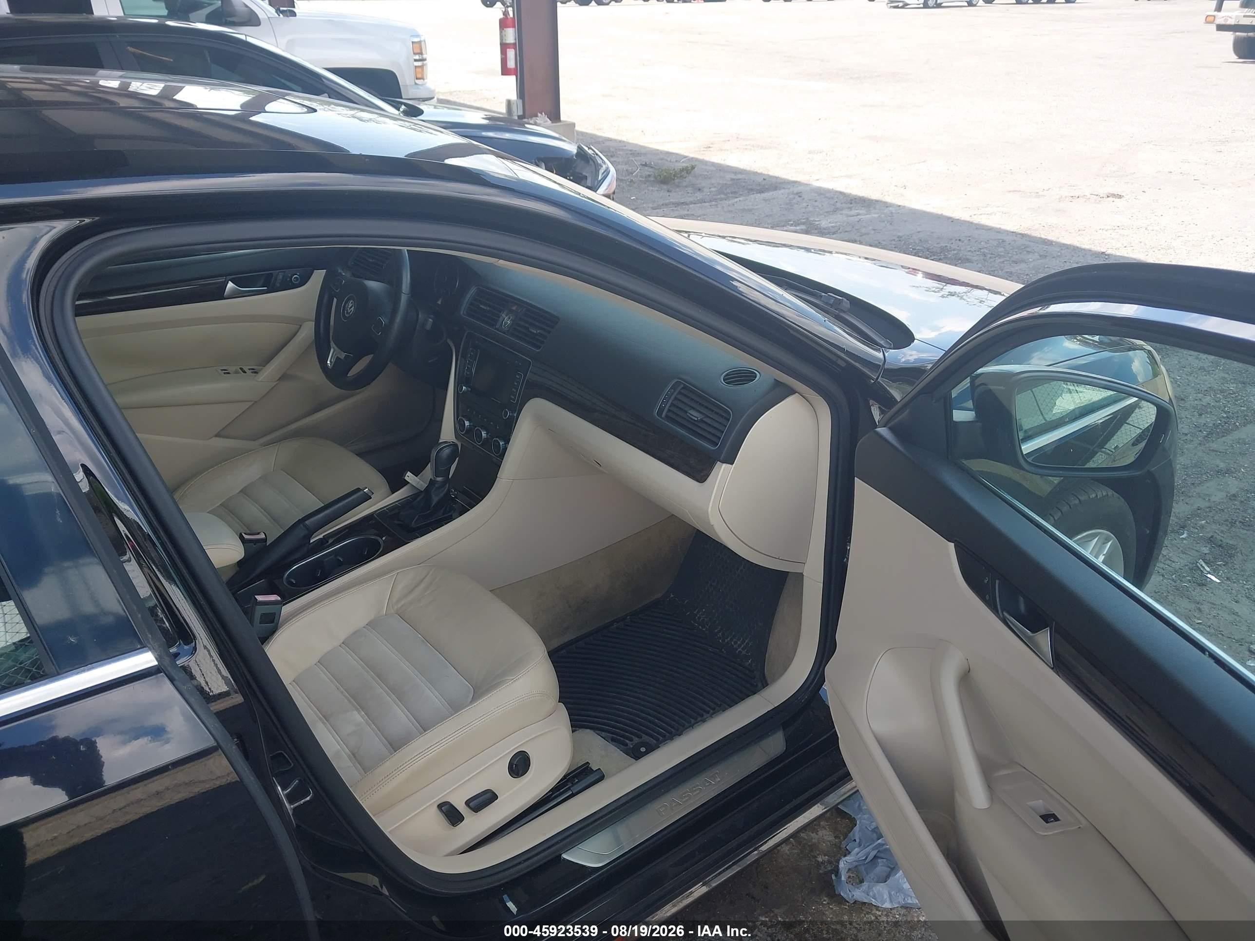 2014 Volkswagen Passat 2.0l Tdi Sel Premium Black vin: 1VWCN7A35EC049844