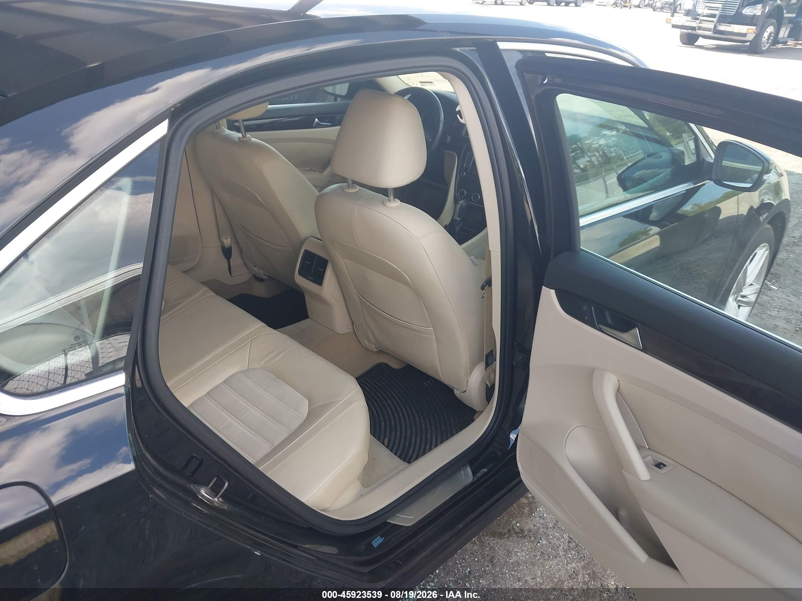 2014 Volkswagen Passat 2.0l Tdi Sel Premium Black vin: 1VWCN7A35EC049844