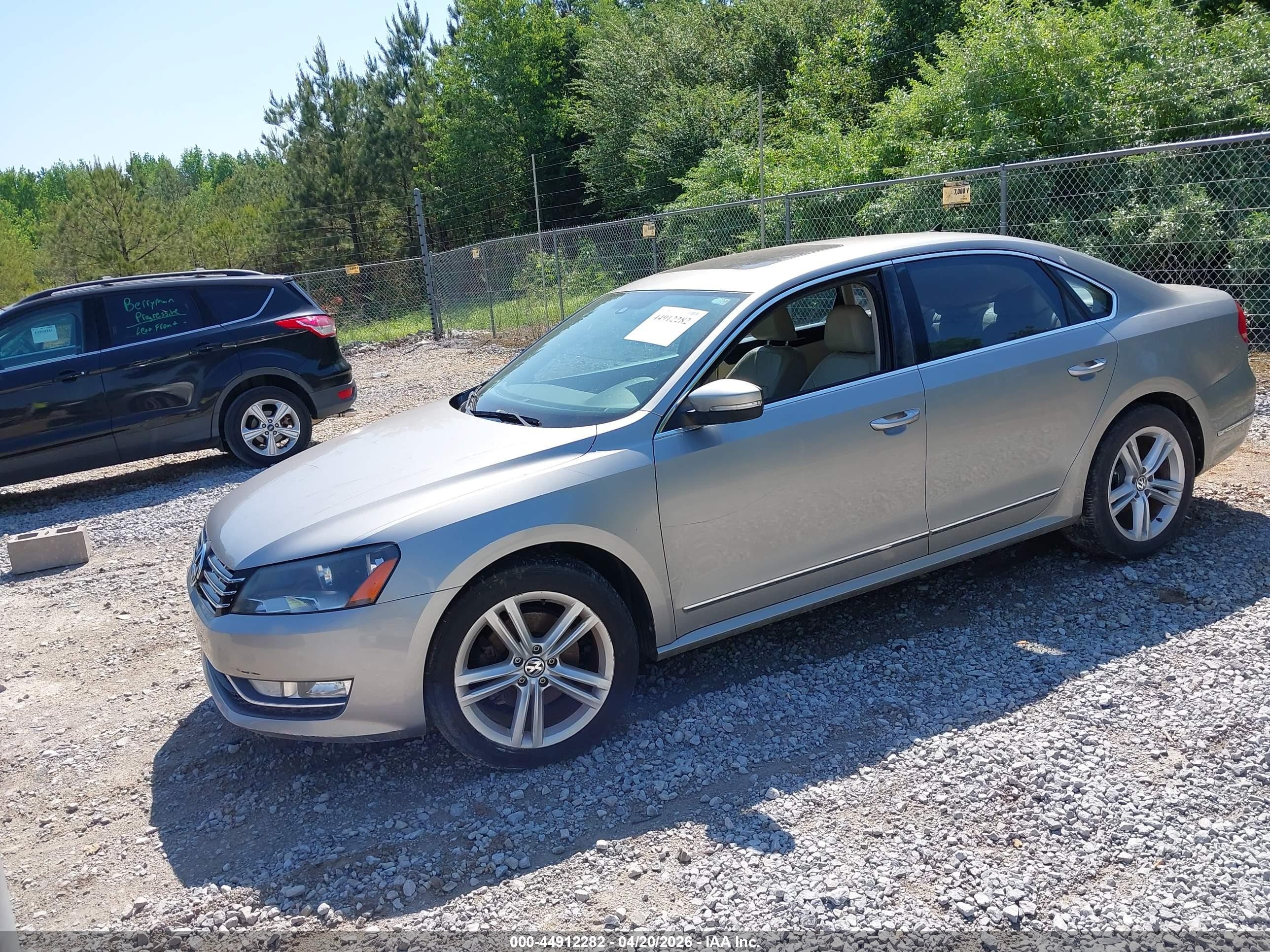 2014 Volkswagen Passat 2.0l Tdi Sel Premium Золотой vin: 1VWCN7A35EC052517