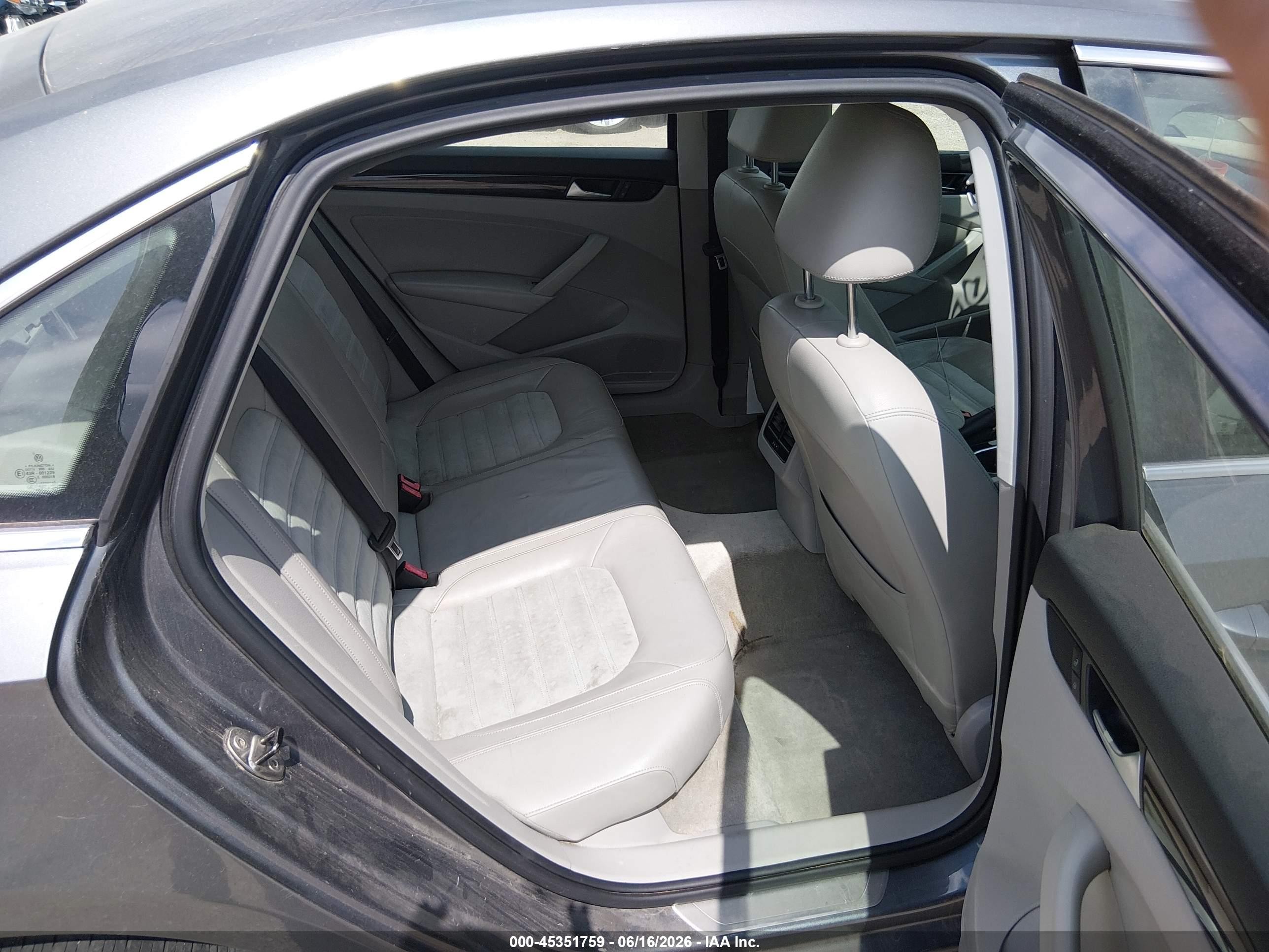 2014 Volkswagen Passat 2.0l Tdi Sel Premium Gray vin: 1VWCN7A35EC068717