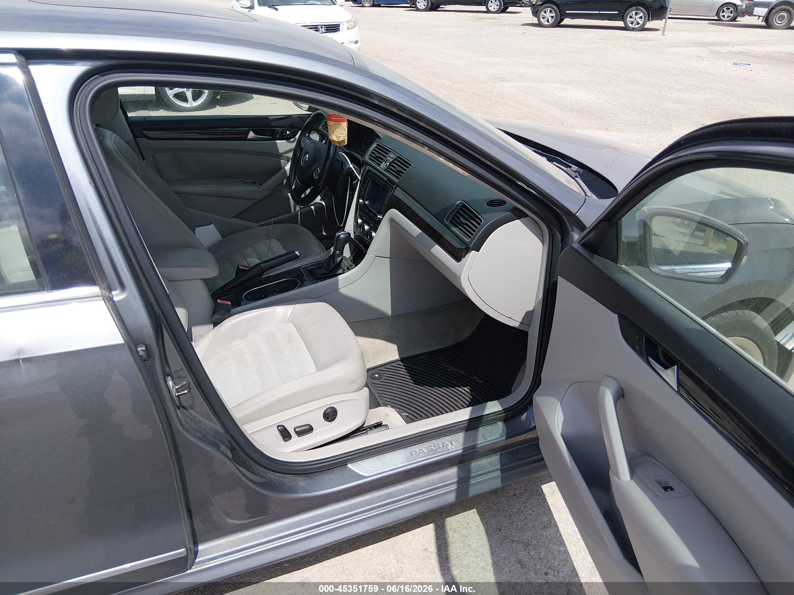 2014 Volkswagen Passat 2.0l Tdi Sel Premium Gray vin: 1VWCN7A35EC068717