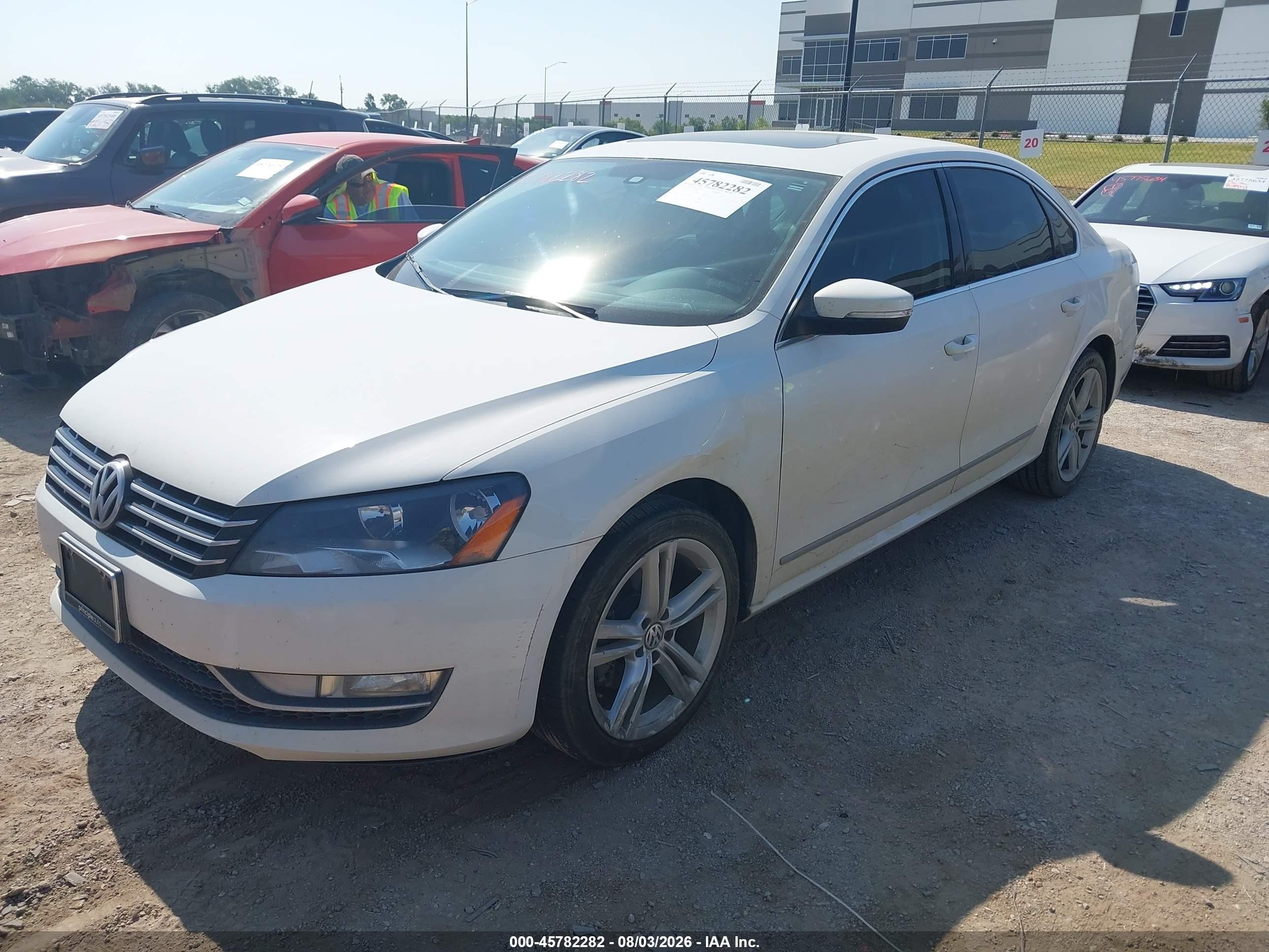 2014 Volkswagen Passat 2.0l Tdi Sel Premium Белый vin: 1VWCN7A35EC070807