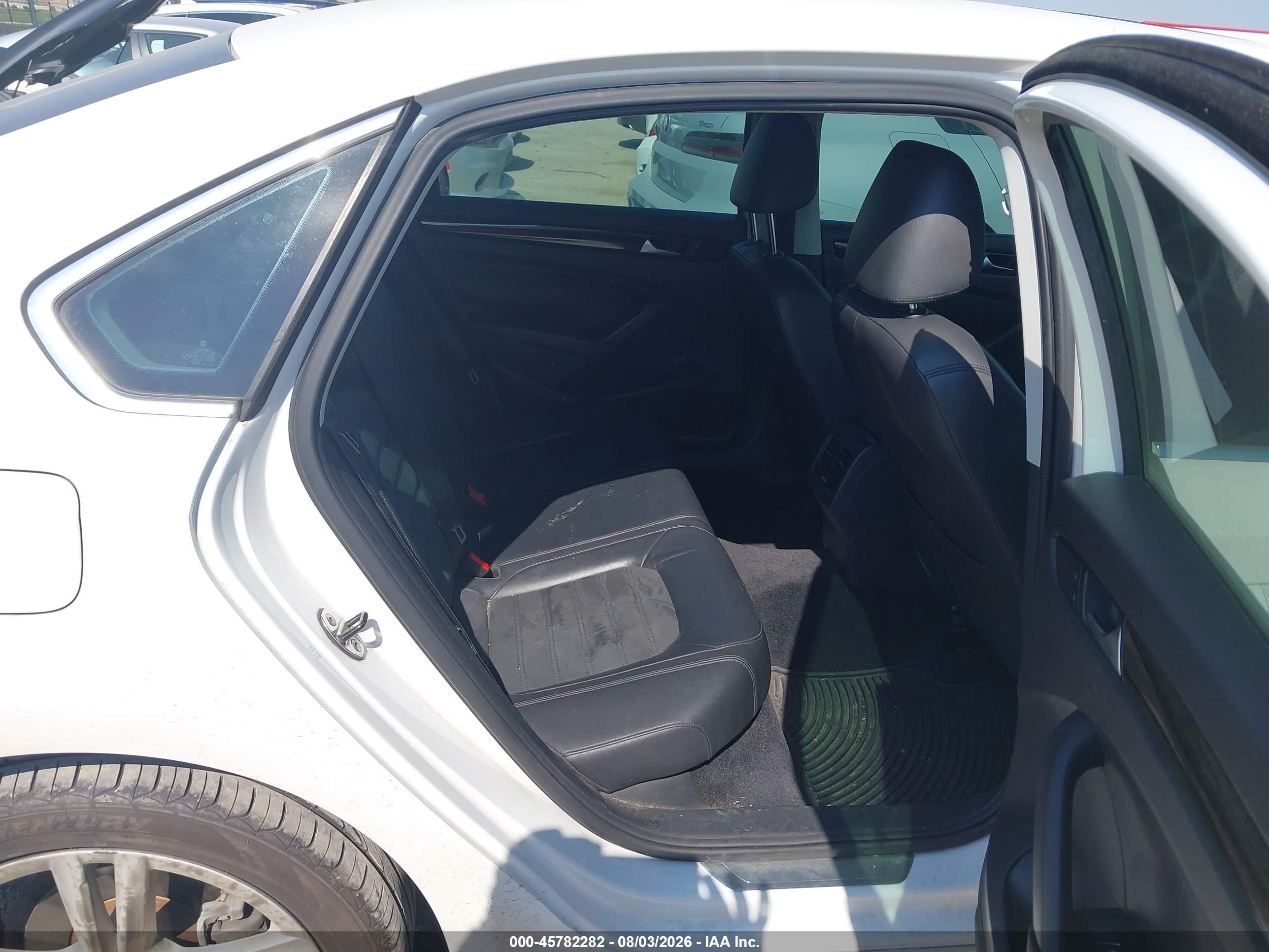 2014 Volkswagen Passat 2.0l Tdi Sel Premium Белый vin: 1VWCN7A35EC070807