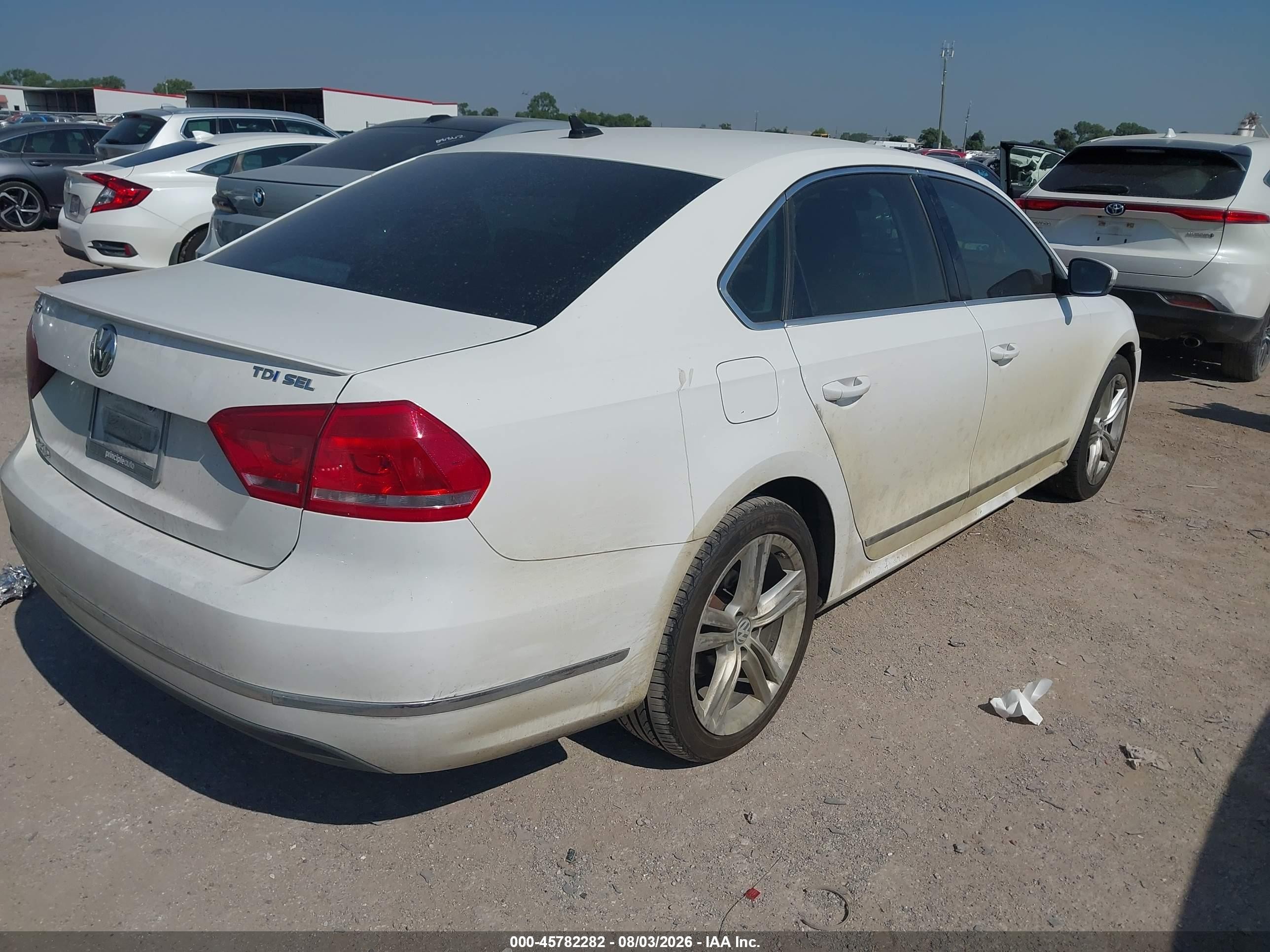 2014 Volkswagen Passat 2.0l Tdi Sel Premium Белый vin: 1VWCN7A35EC070807