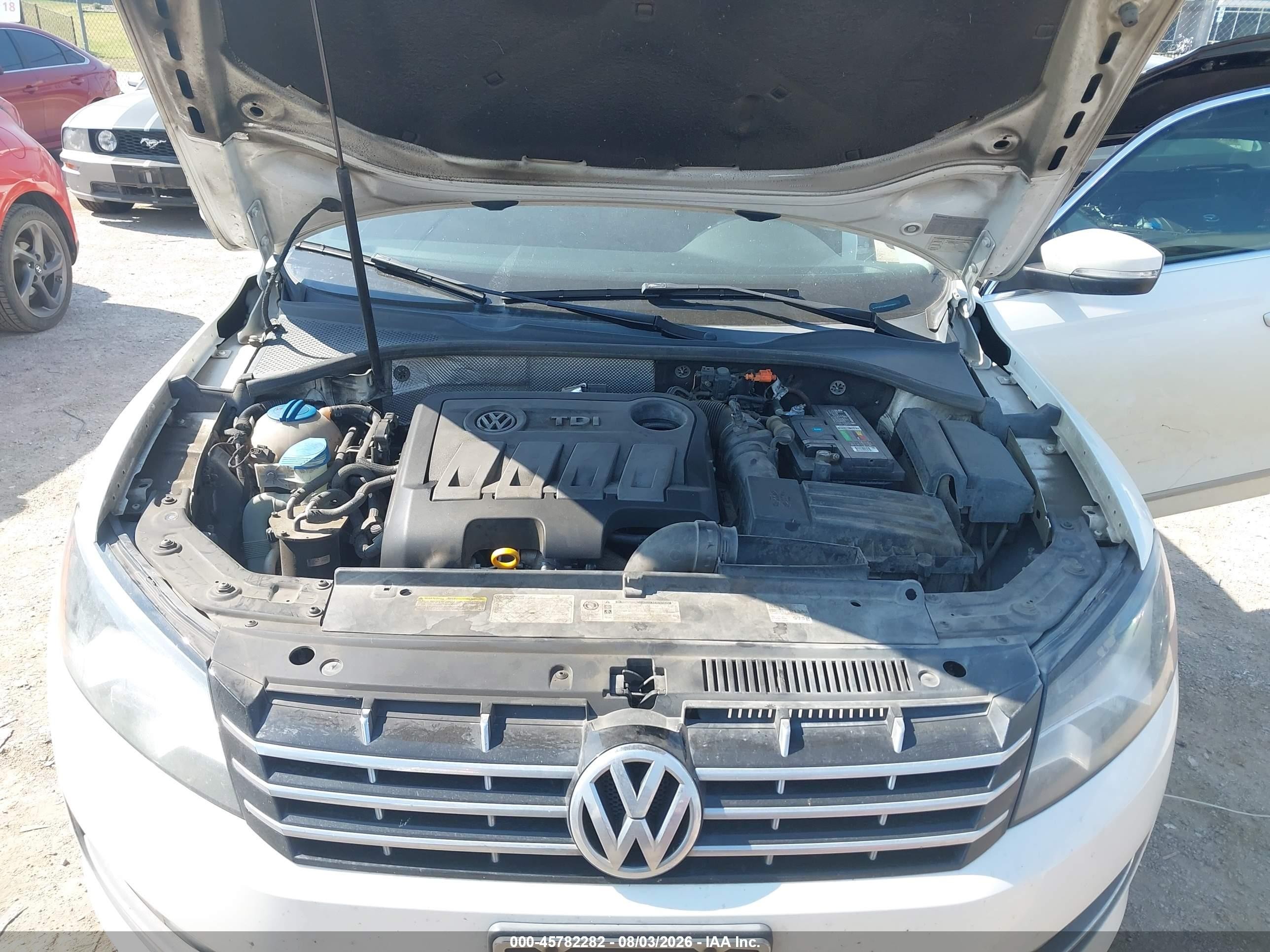 2014 Volkswagen Passat 2.0l Tdi Sel Premium Белый vin: 1VWCN7A35EC070807