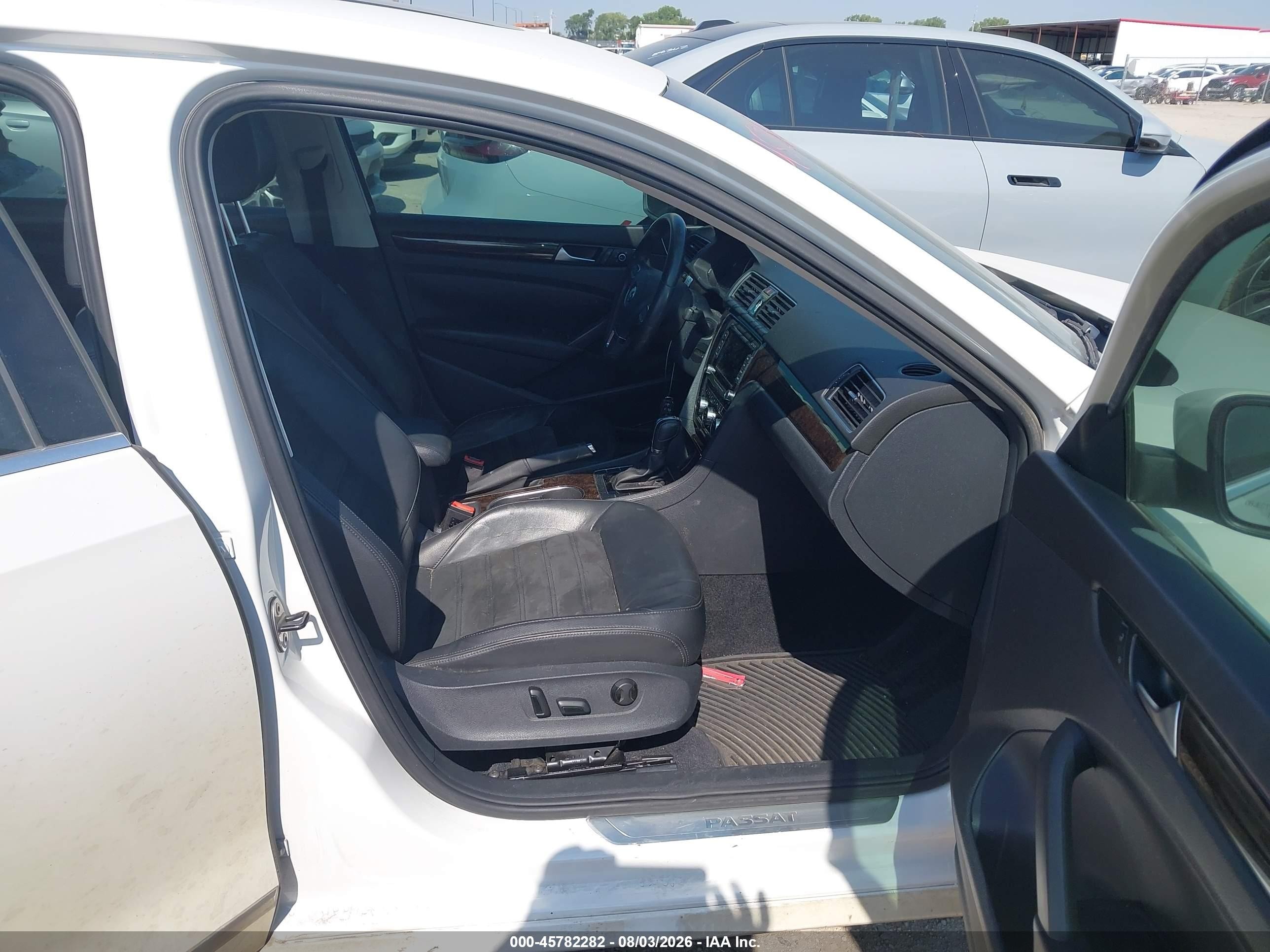 2014 Volkswagen Passat 2.0l Tdi Sel Premium Белый vin: 1VWCN7A35EC070807