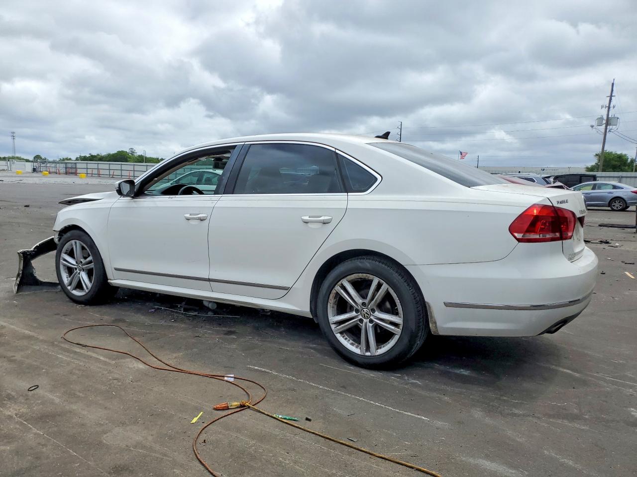 2014 Volkswagen Passat Sel White vin: 1VWCN7A35EC119861