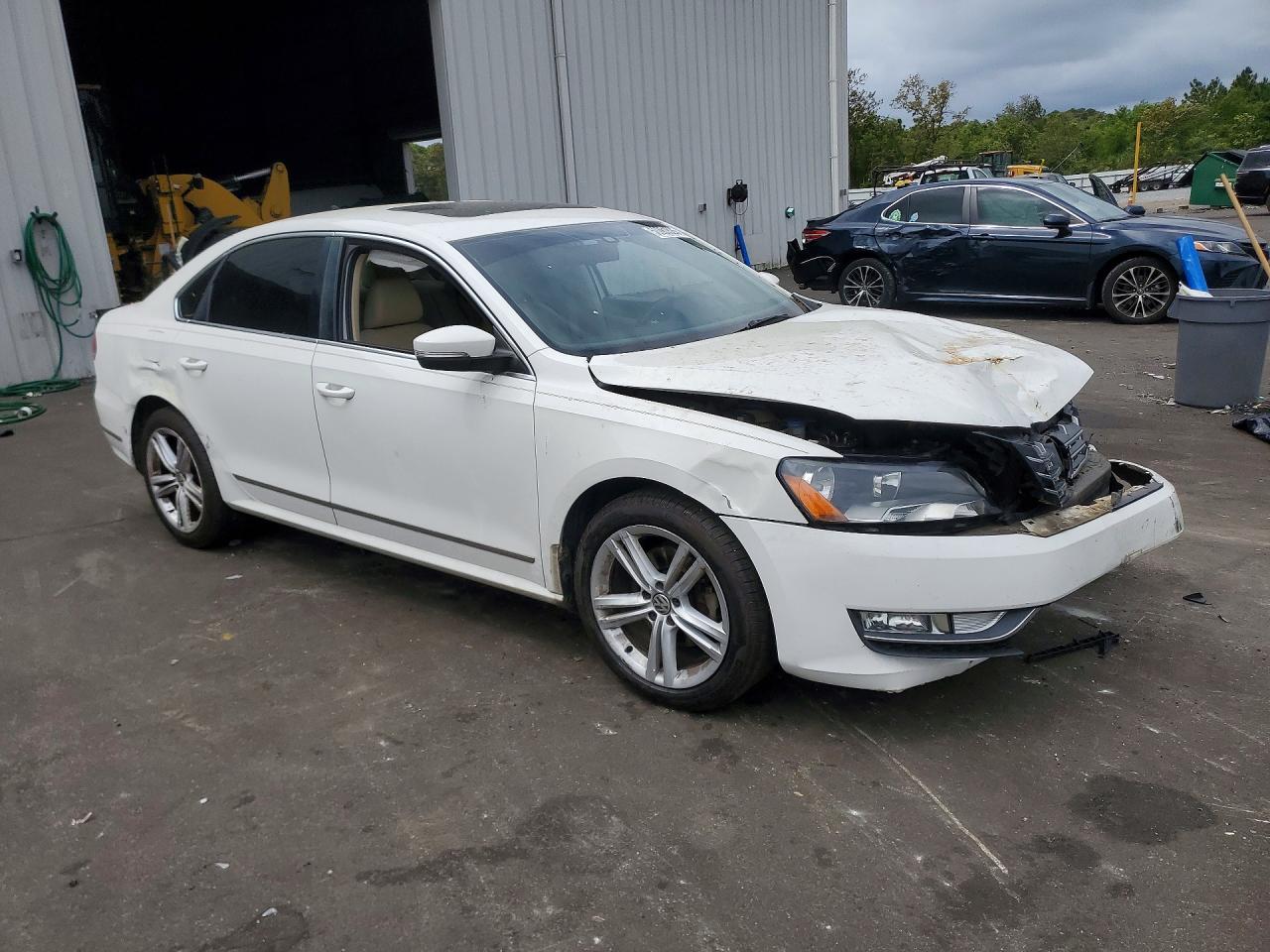 2014 Volkswagen Passat Sel White vin: 1VWCN7A35EC119861