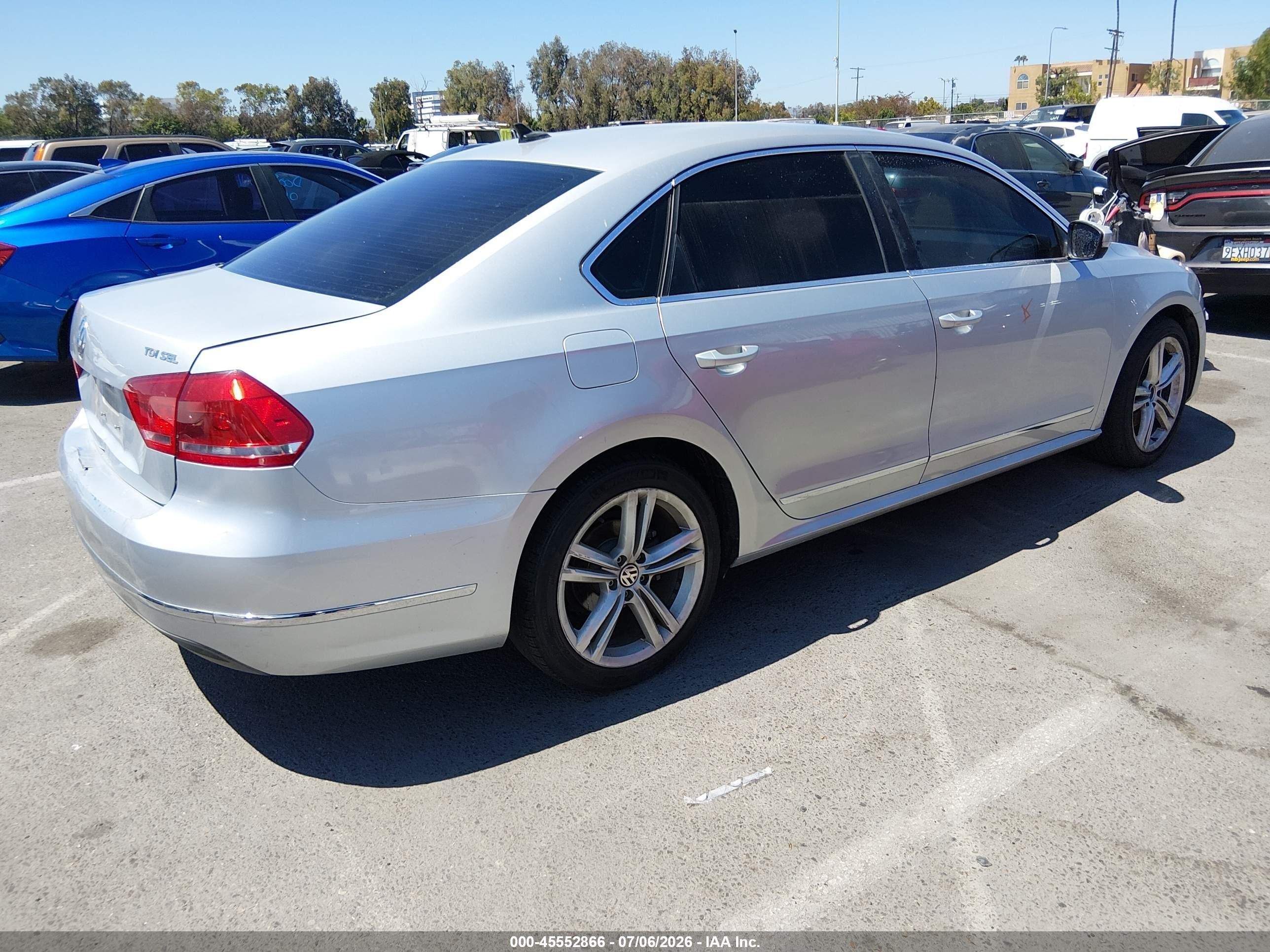 2013 Volkswagen Passat 2.0l Tdi Sel Premium Silver vin: 1VWCN7A36DC009674