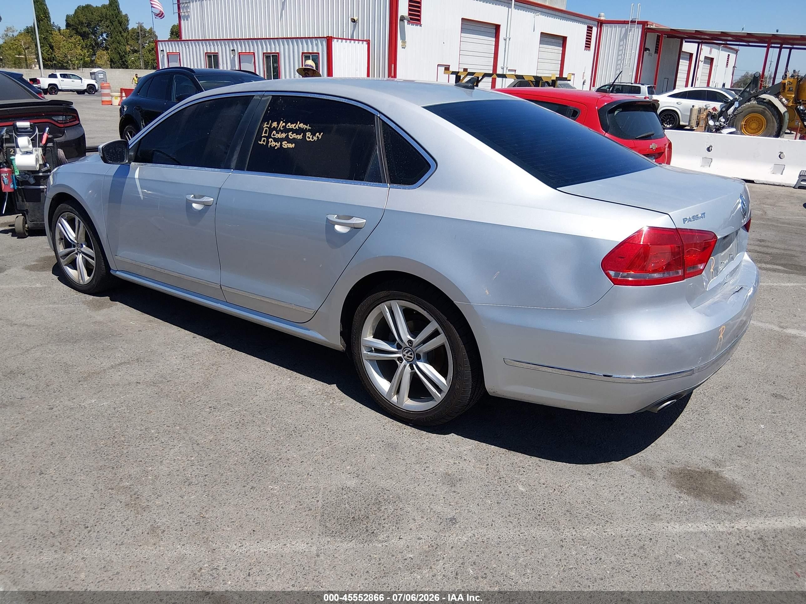 2013 Volkswagen Passat 2.0l Tdi Sel Premium Silver vin: 1VWCN7A36DC009674