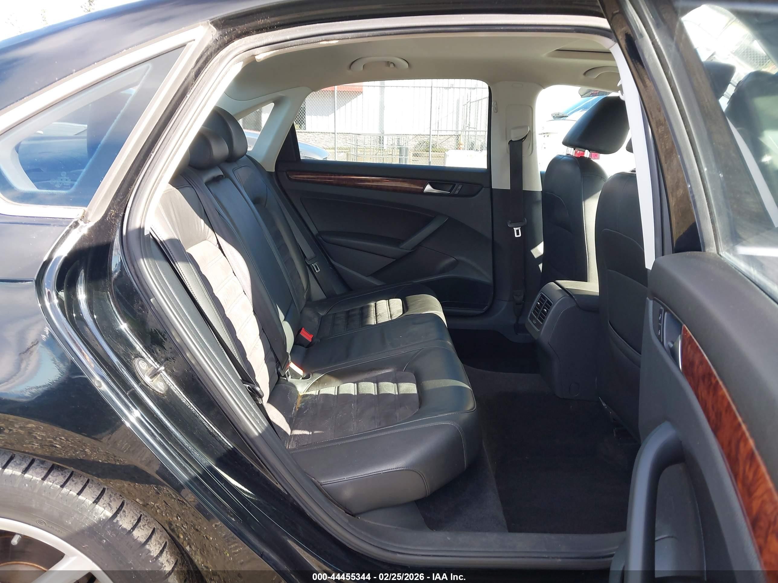 2013 Volkswagen Passat 2.0l Tdi Sel Premium Черный vin: 1VWCN7A36DC122296