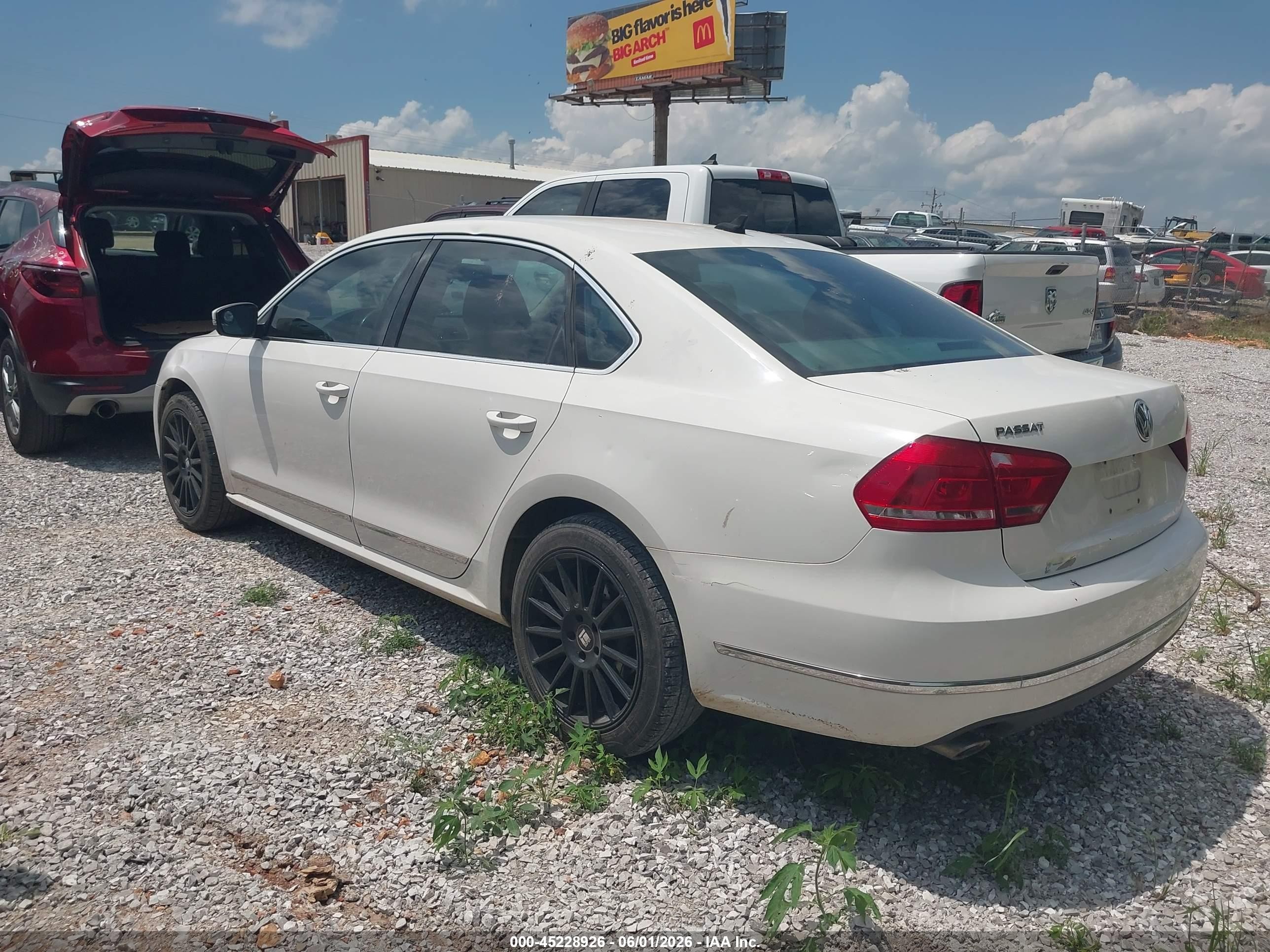 2014 Volkswagen Passat 2.0l Tdi Sel Premium White vin: 1VWCN7A36EC064904