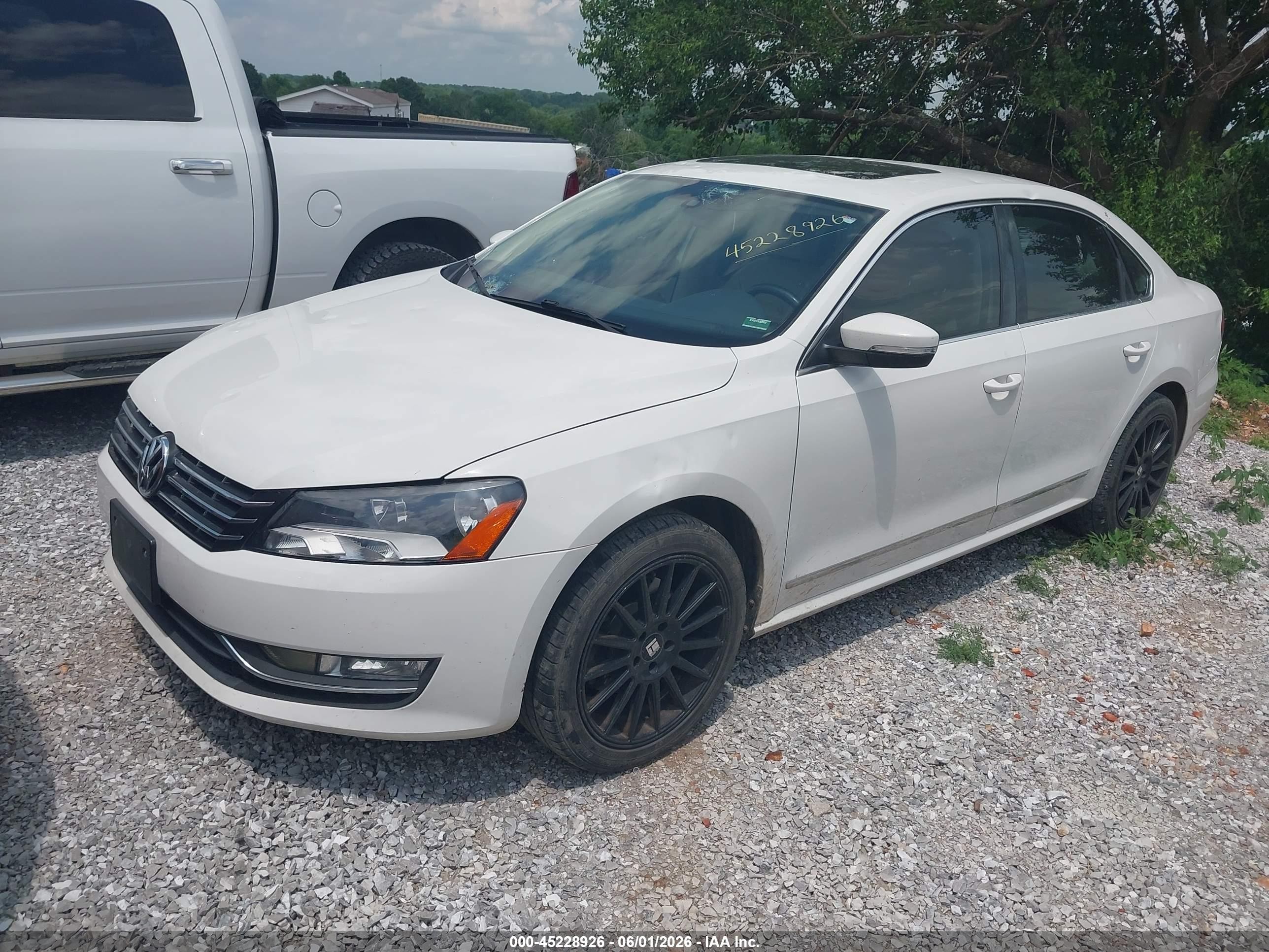 2014 Volkswagen Passat 2.0l Tdi Sel Premium White vin: 1VWCN7A36EC064904