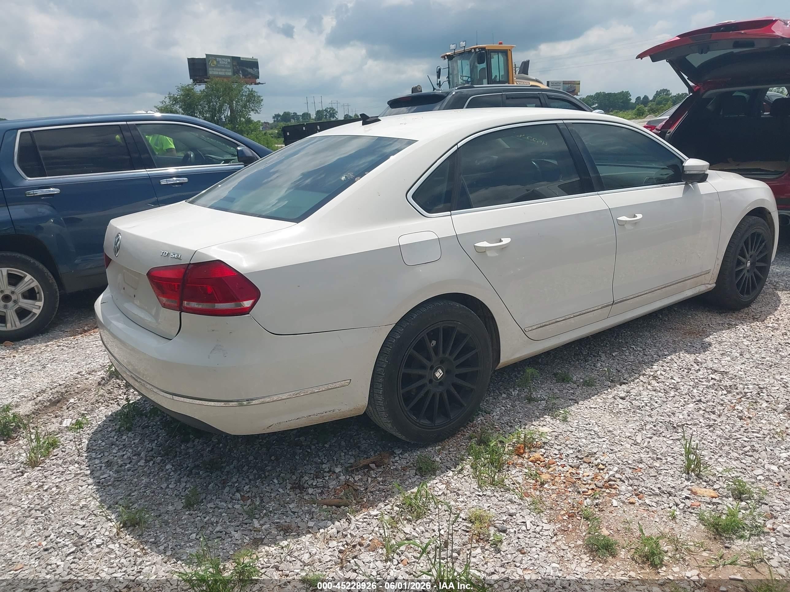 2014 Volkswagen Passat 2.0l Tdi Sel Premium White vin: 1VWCN7A36EC064904