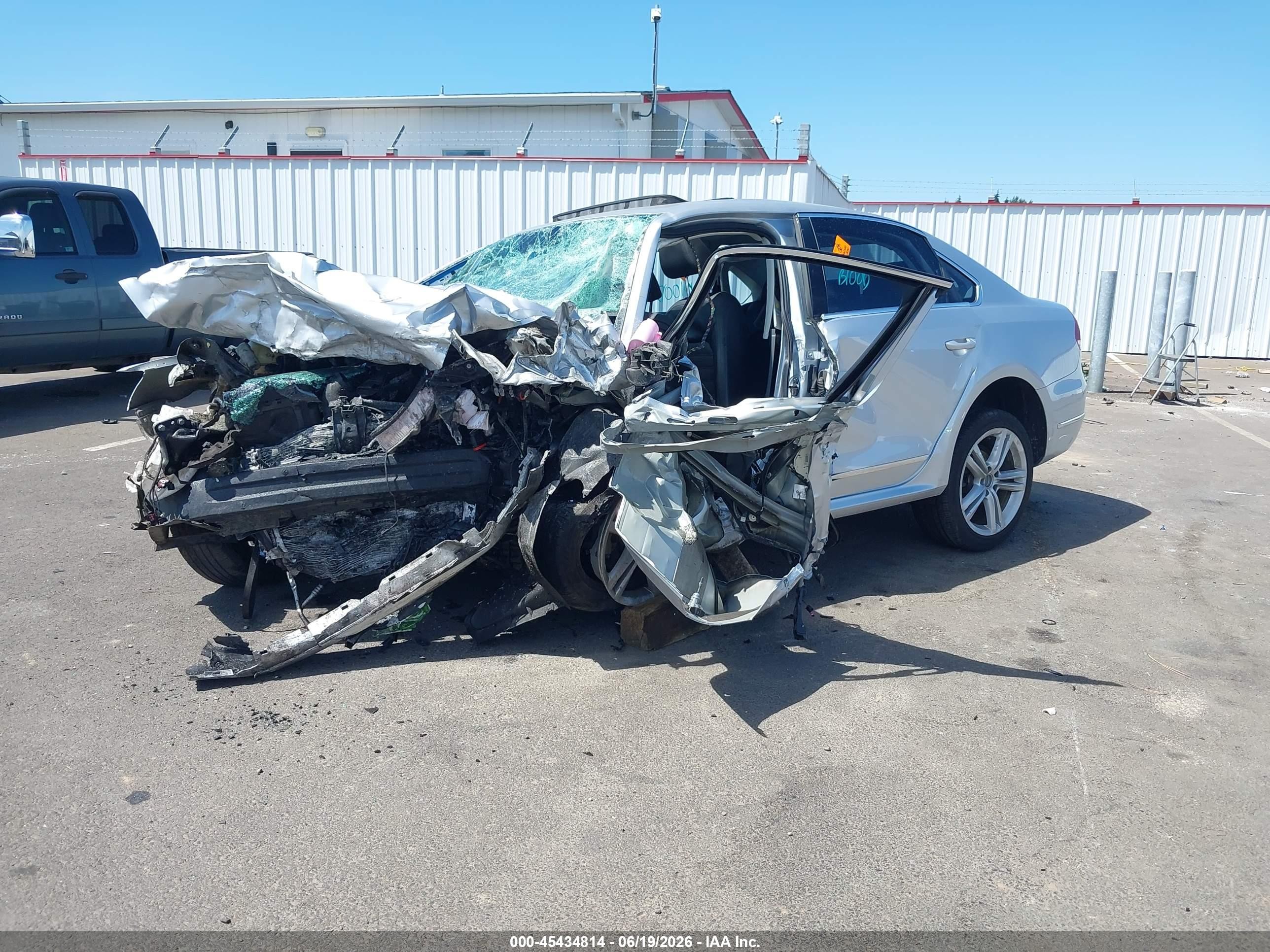 2012 Volkswagen Passat 2.0l Tdi Sel Premium Silver vin: 1VWCN7A37CC010380