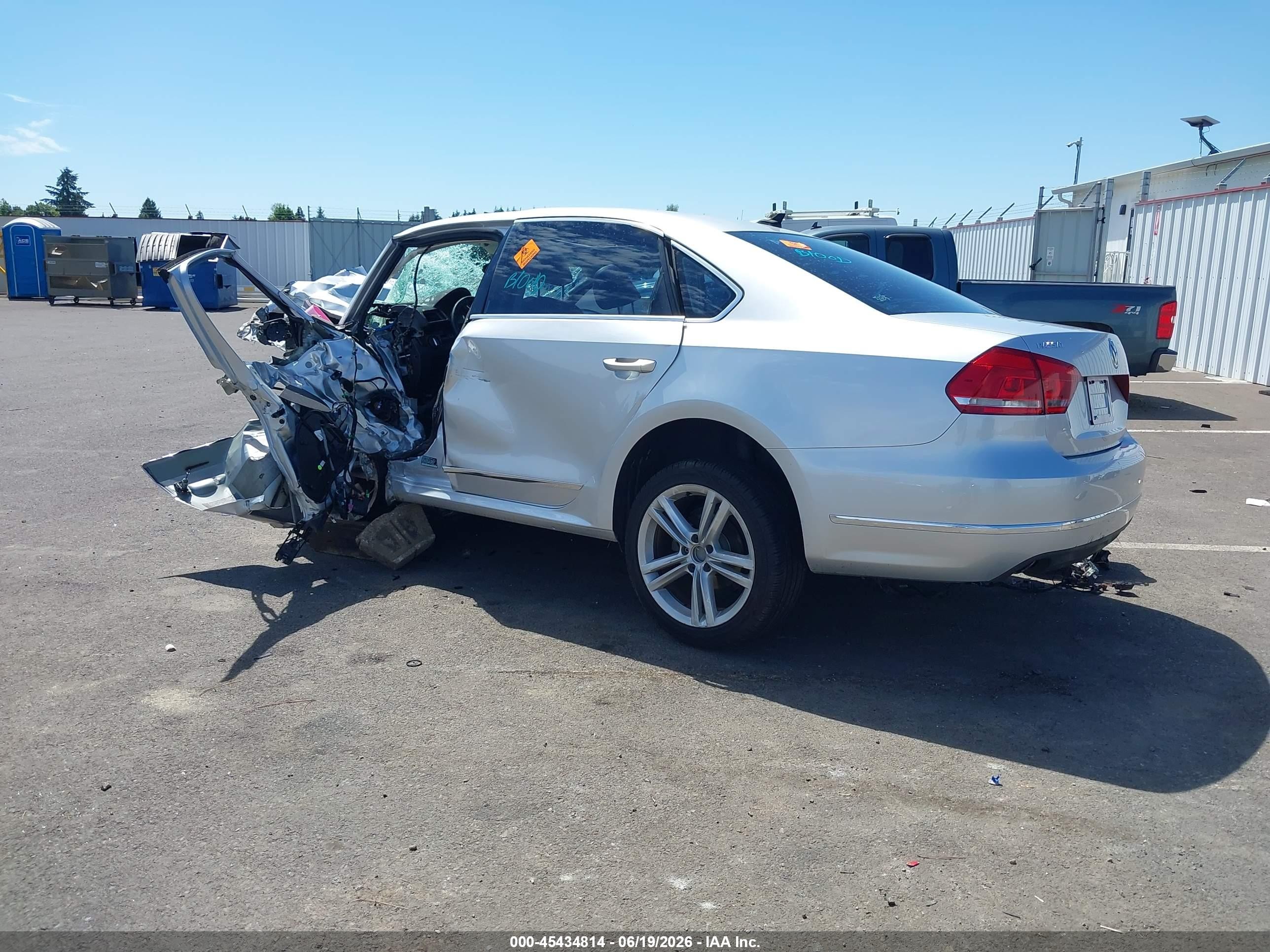 2012 Volkswagen Passat 2.0l Tdi Sel Premium Silver vin: 1VWCN7A37CC010380