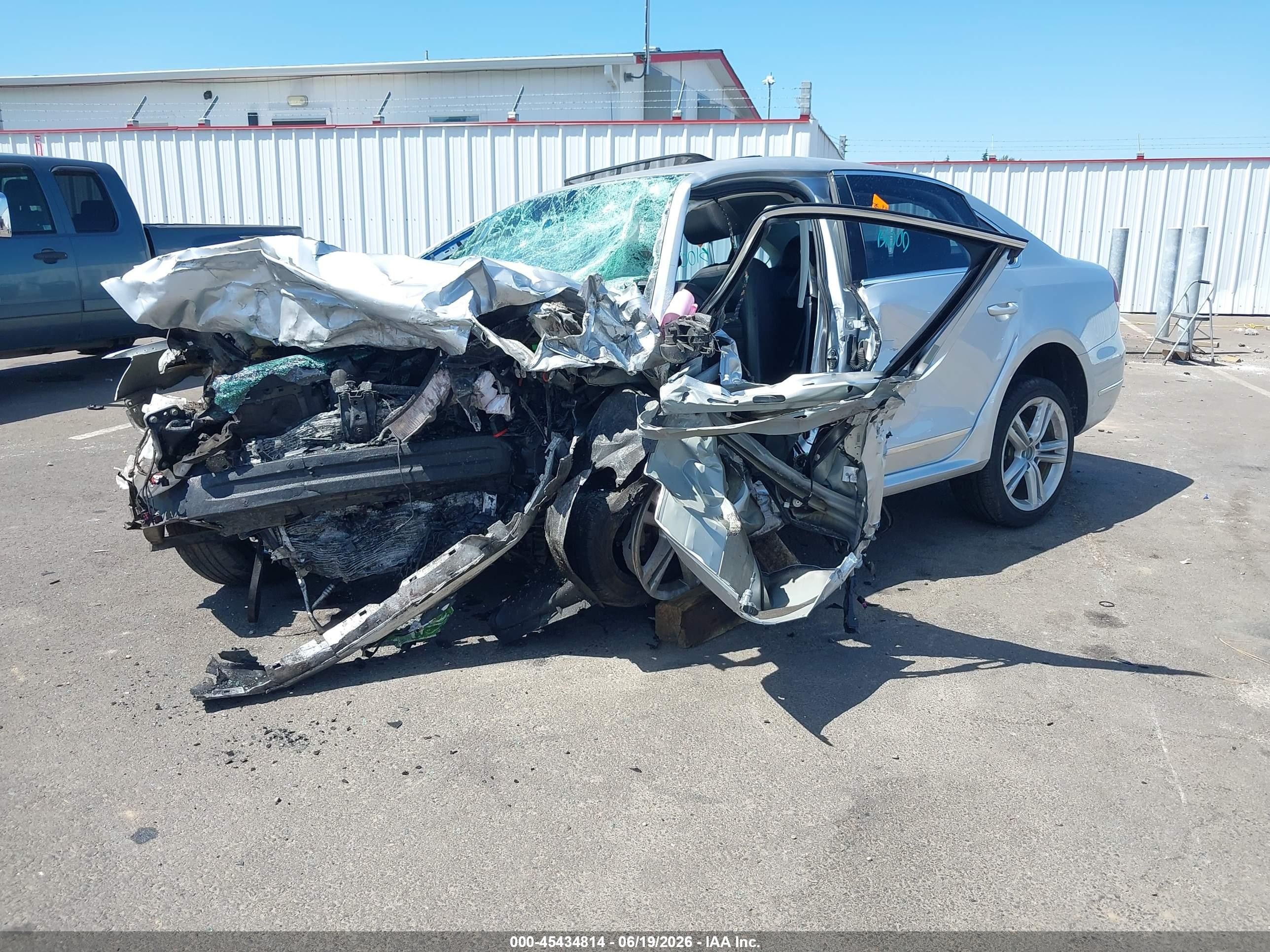 2012 Volkswagen Passat 2.0l Tdi Sel Premium Silver vin: 1VWCN7A37CC010380