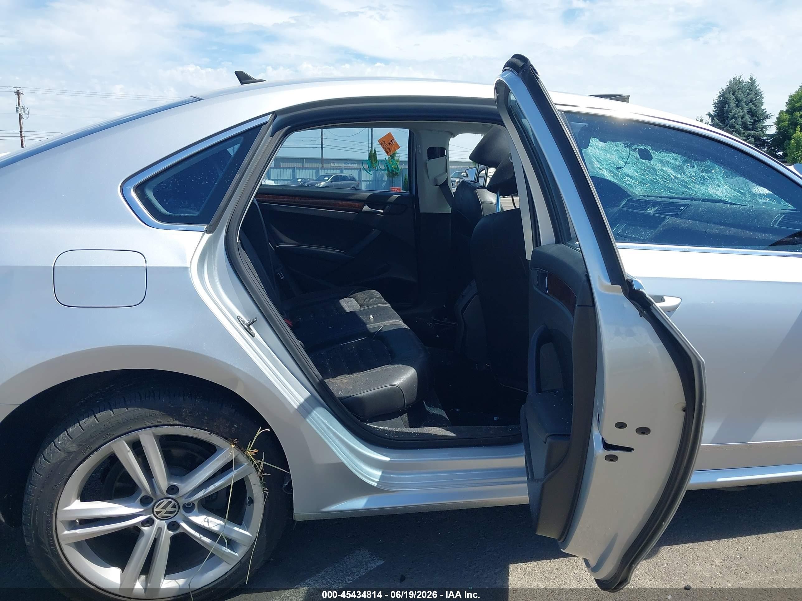 2012 Volkswagen Passat 2.0l Tdi Sel Premium Silver vin: 1VWCN7A37CC010380