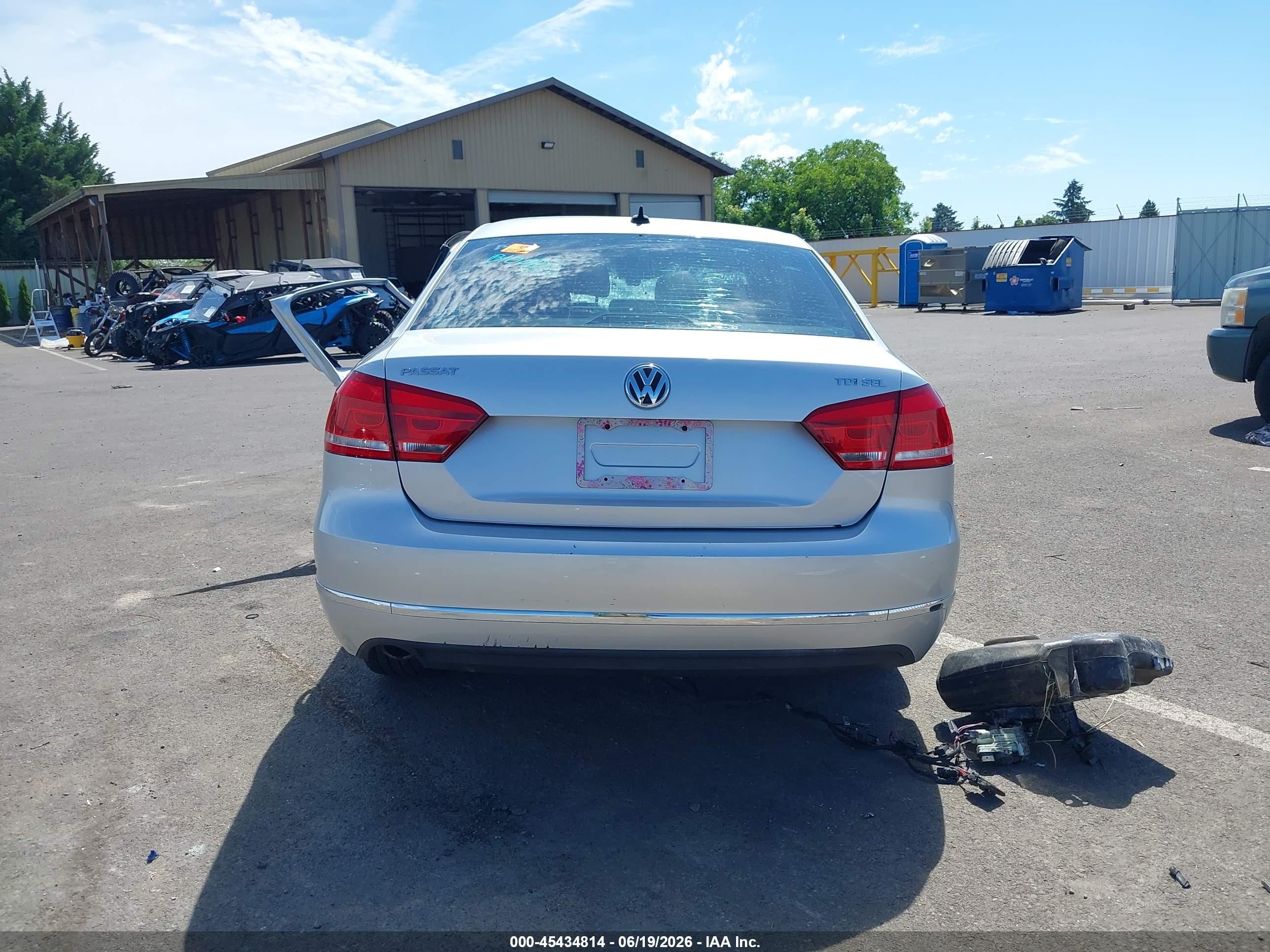 2012 Volkswagen Passat 2.0l Tdi Sel Premium Silver vin: 1VWCN7A37CC010380