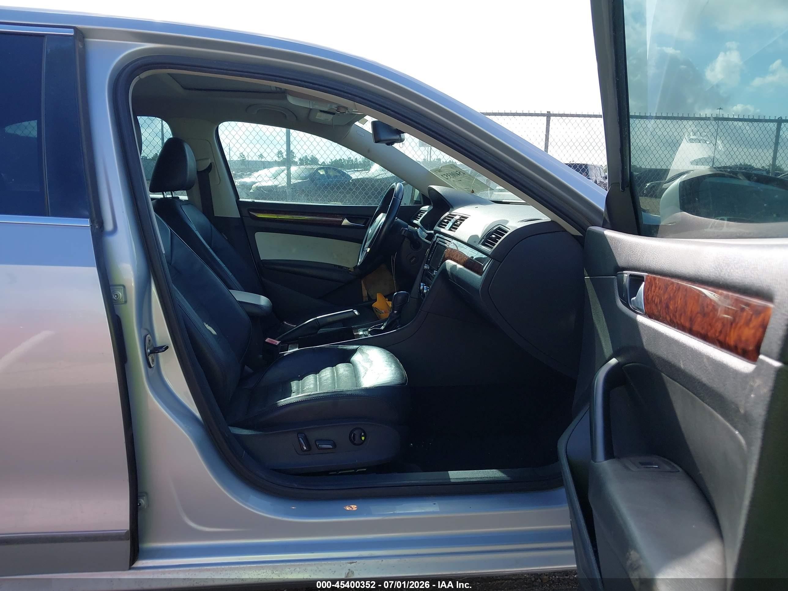2012 Volkswagen Passat 2.0l Tdi Sel Premium Silver vin: 1VWCN7A37CC082955