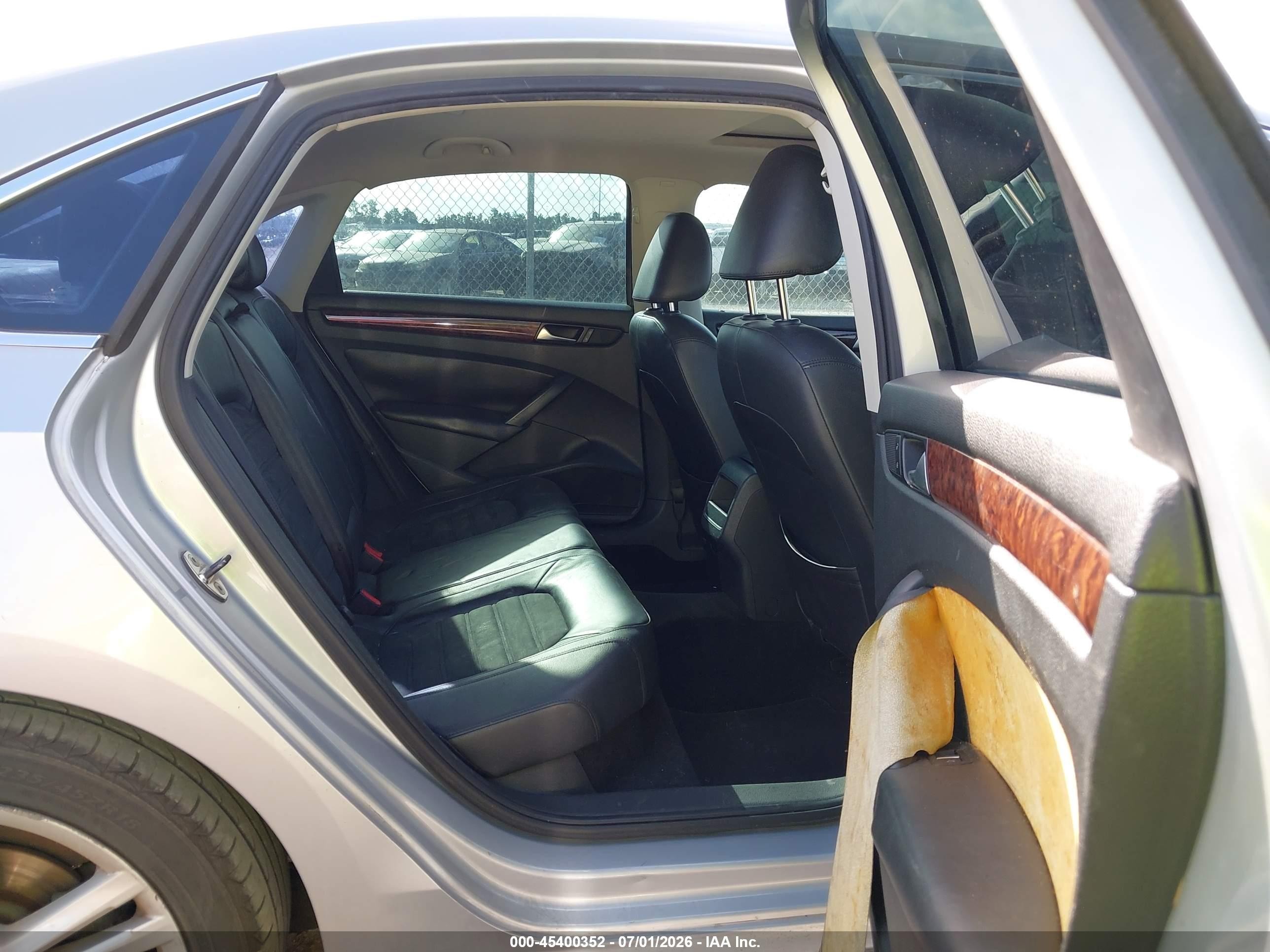 2012 Volkswagen Passat 2.0l Tdi Sel Premium Silver vin: 1VWCN7A37CC082955