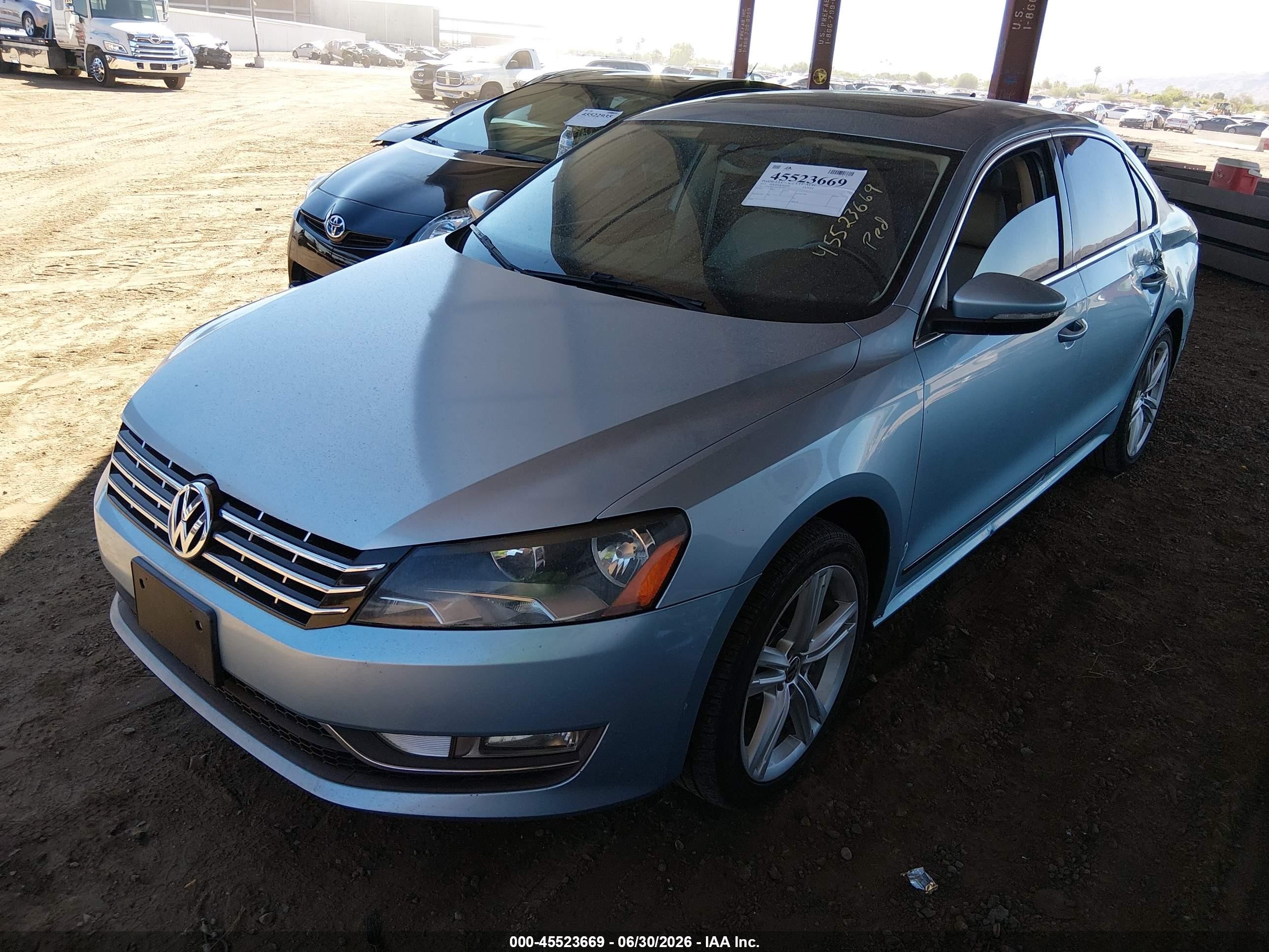2013 Volkswagen Passat 2.0l Tdi Sel Premium Blue vin: 1VWCN7A37DC007707