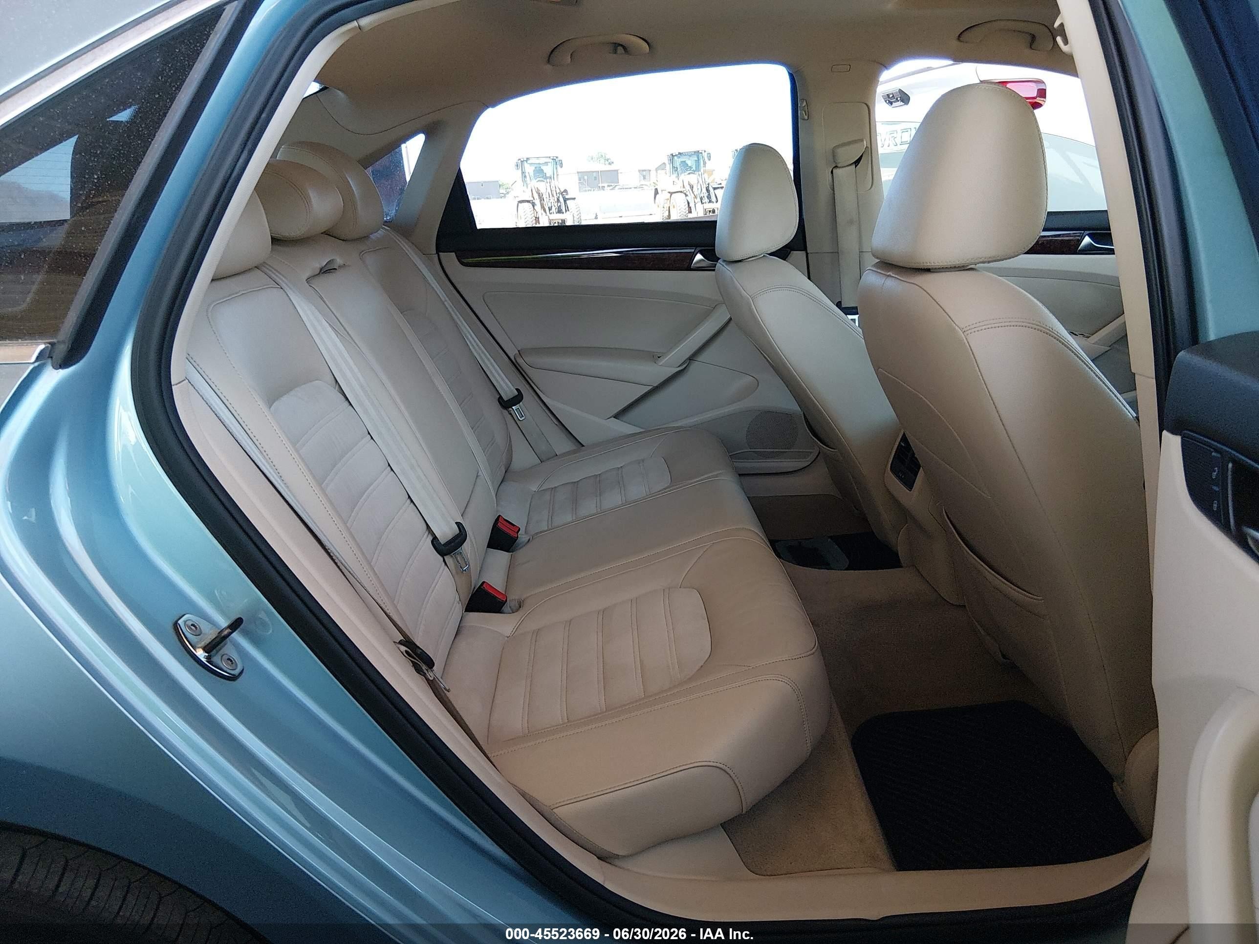 2013 Volkswagen Passat 2.0l Tdi Sel Premium Blue vin: 1VWCN7A37DC007707