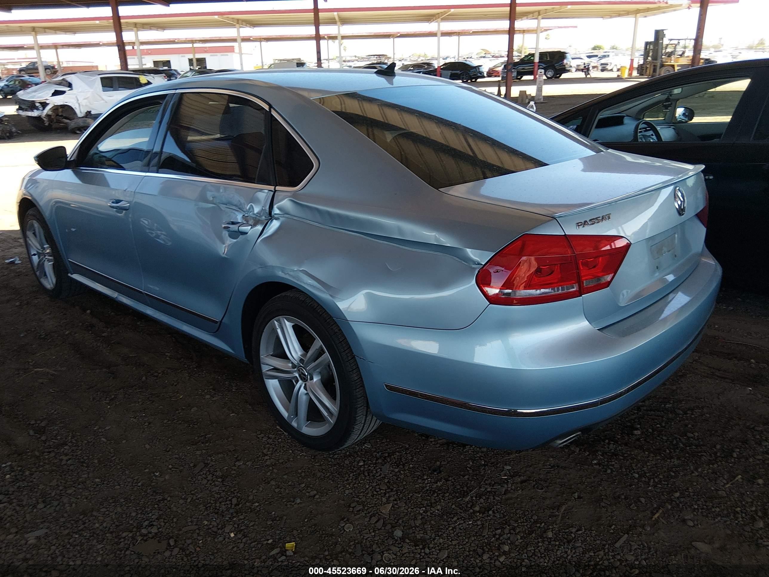 2013 Volkswagen Passat 2.0l Tdi Sel Premium Blue vin: 1VWCN7A37DC007707