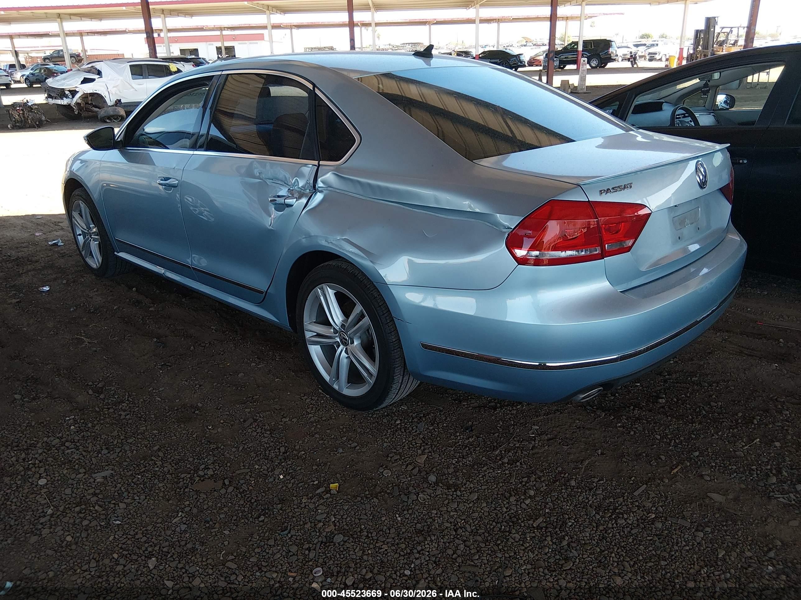 2013 Volkswagen Passat 2.0l Tdi Sel Premium Blue vin: 1VWCN7A37DC007707