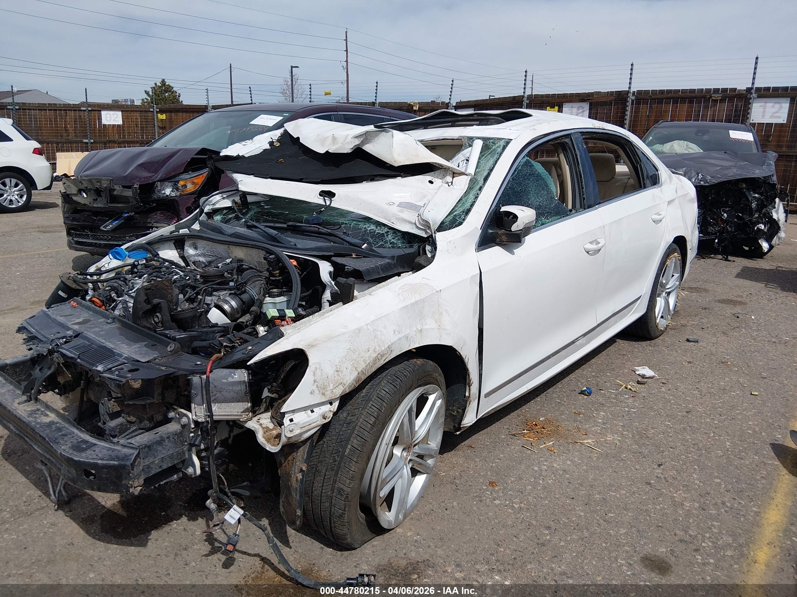 2013 Volkswagen Passat 2.0l Tdi Sel Premium Белый vin: 1VWCN7A37DC029187