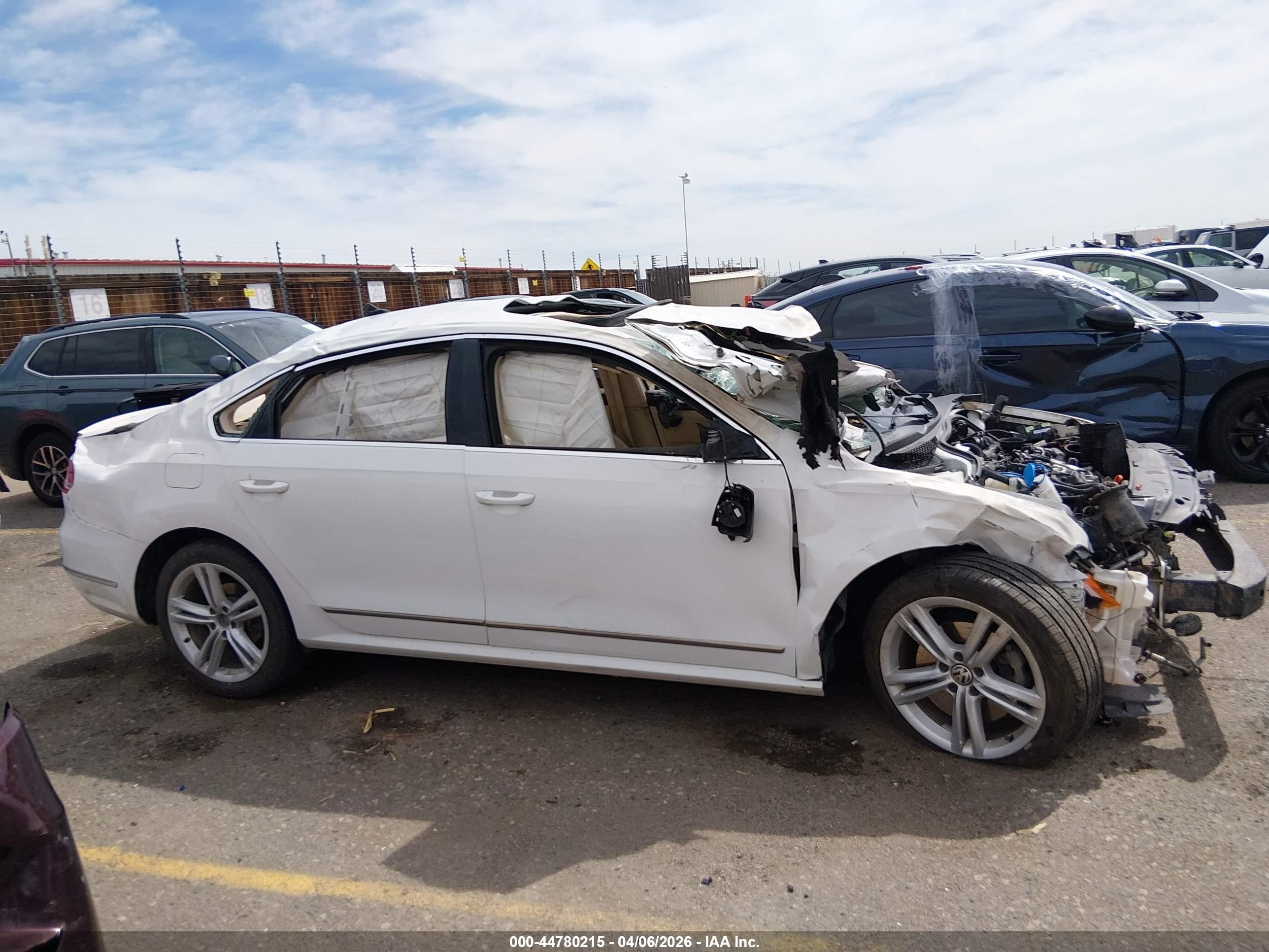2013 Volkswagen Passat 2.0l Tdi Sel Premium Белый vin: 1VWCN7A37DC029187