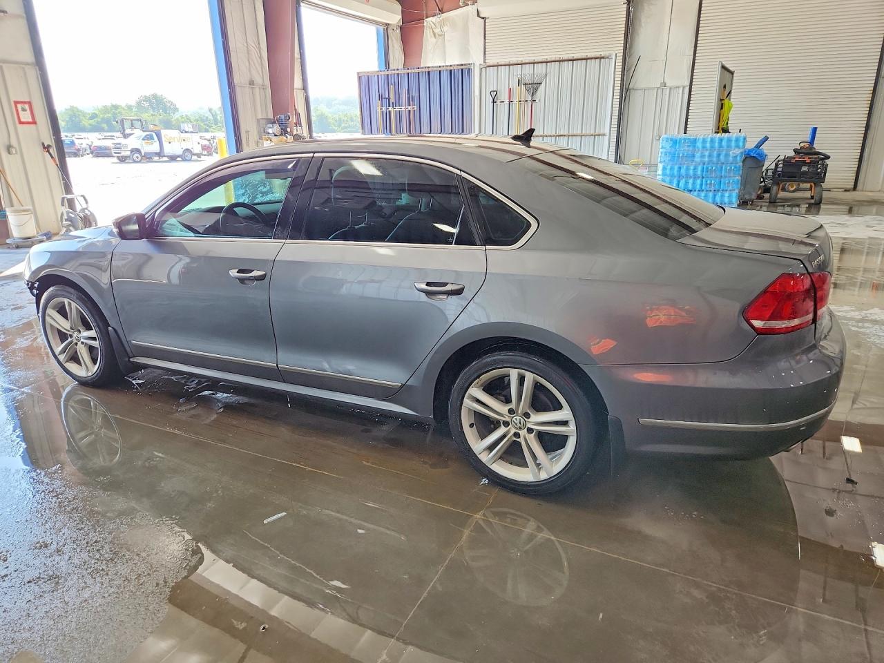 2013 Volkswagen Passat Sel Gray vin: 1VWCN7A37DC031733