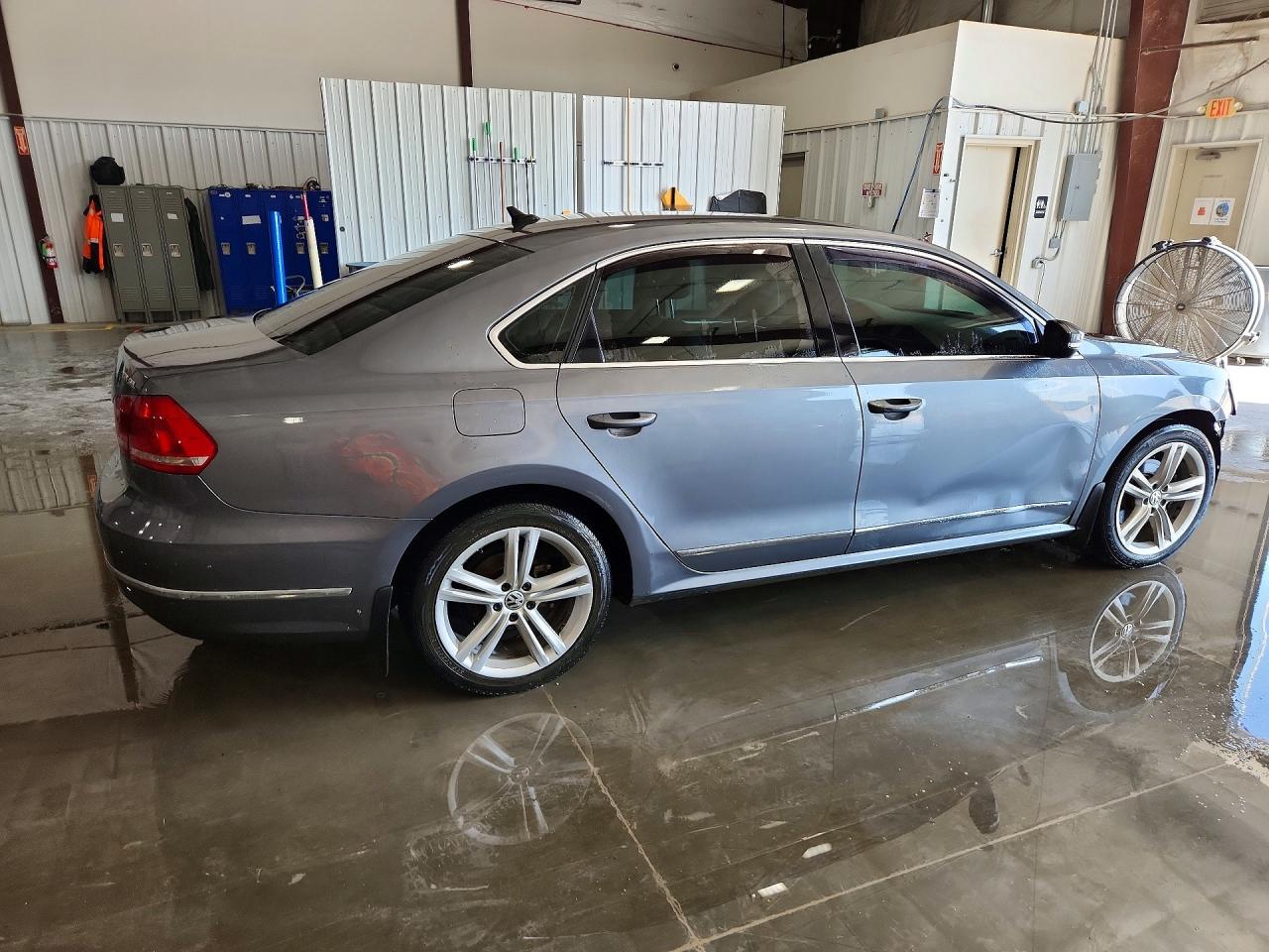2013 Volkswagen Passat Sel Gray vin: 1VWCN7A37DC031733