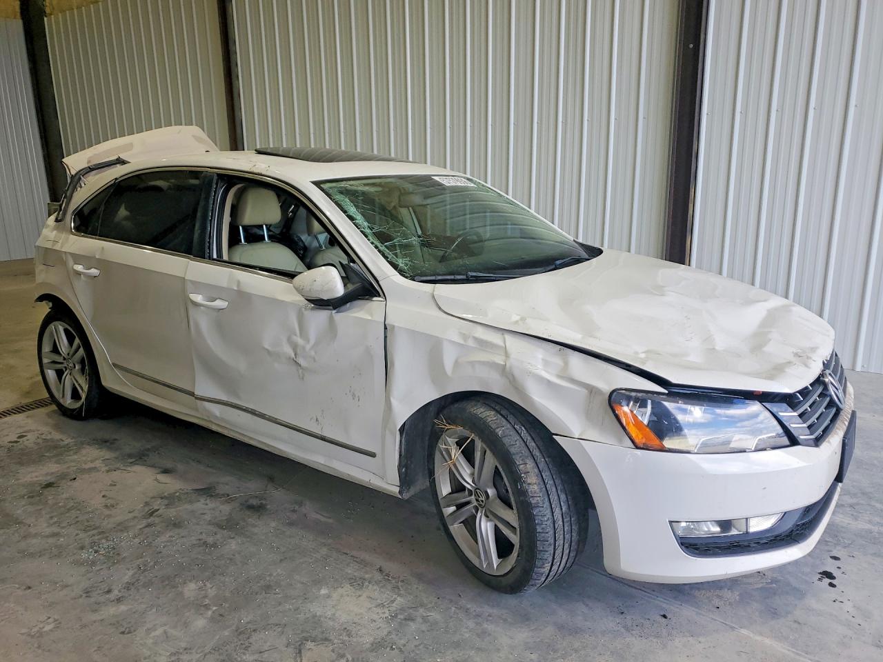 2013 Volkswagen Passat Sel White vin: 1VWCN7A37DC038133