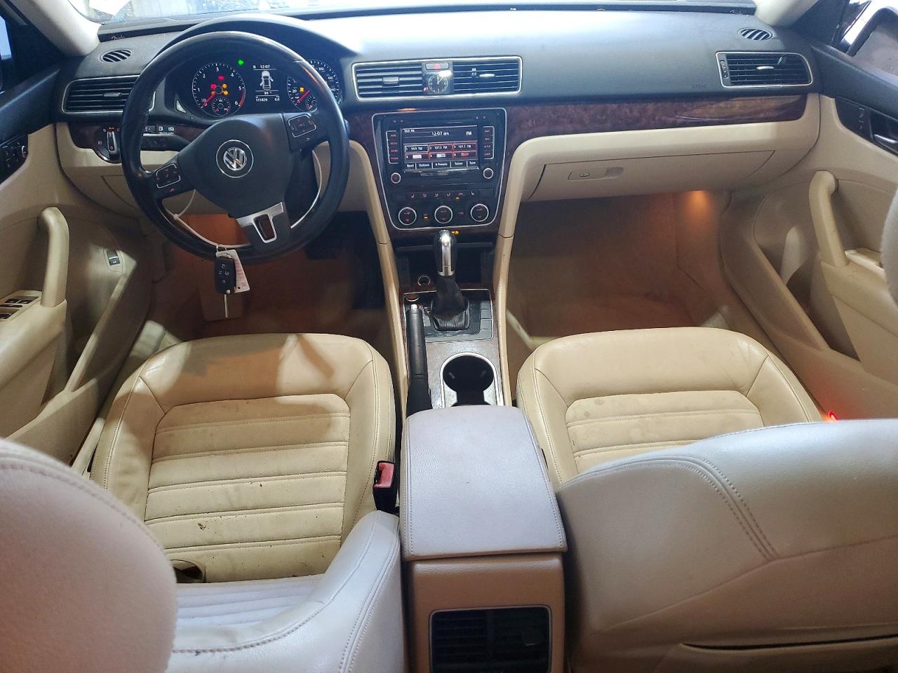 2013 Volkswagen Passat Sel White vin: 1VWCN7A37DC038133