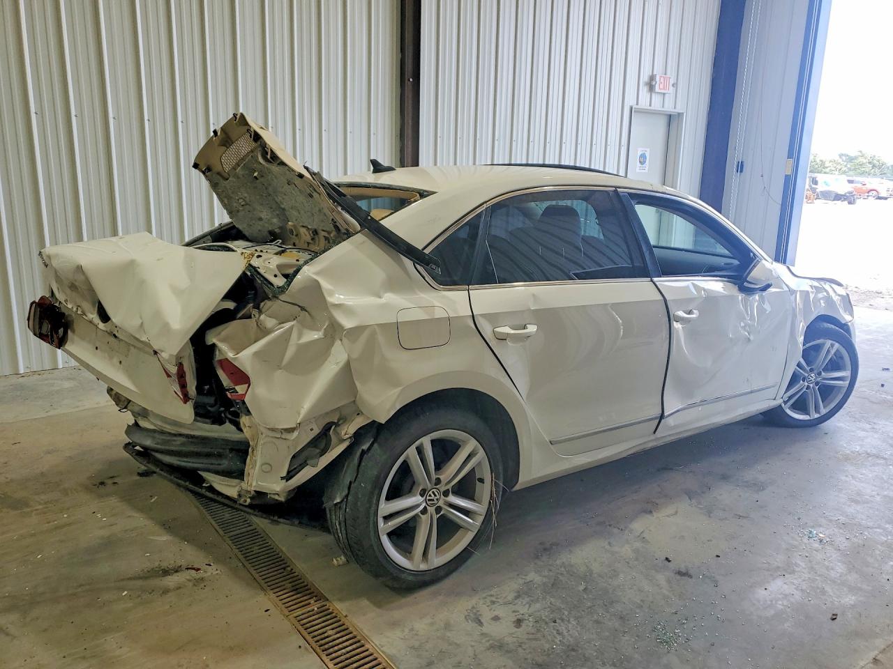 2013 Volkswagen Passat Sel White vin: 1VWCN7A37DC038133