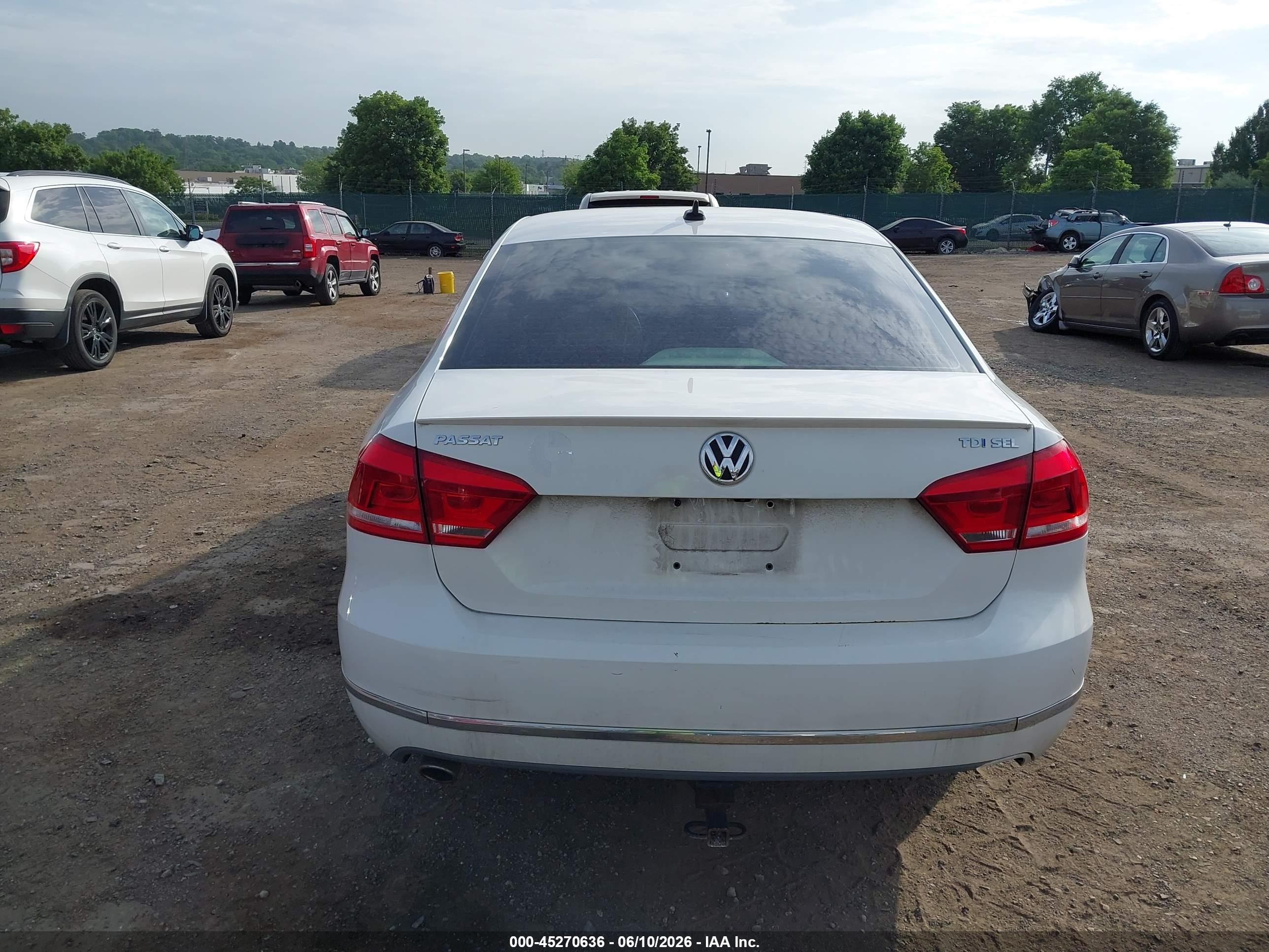 2013 Volkswagen Passat 2.0l Tdi Sel Premium White vin: 1VWCN7A37DC099837