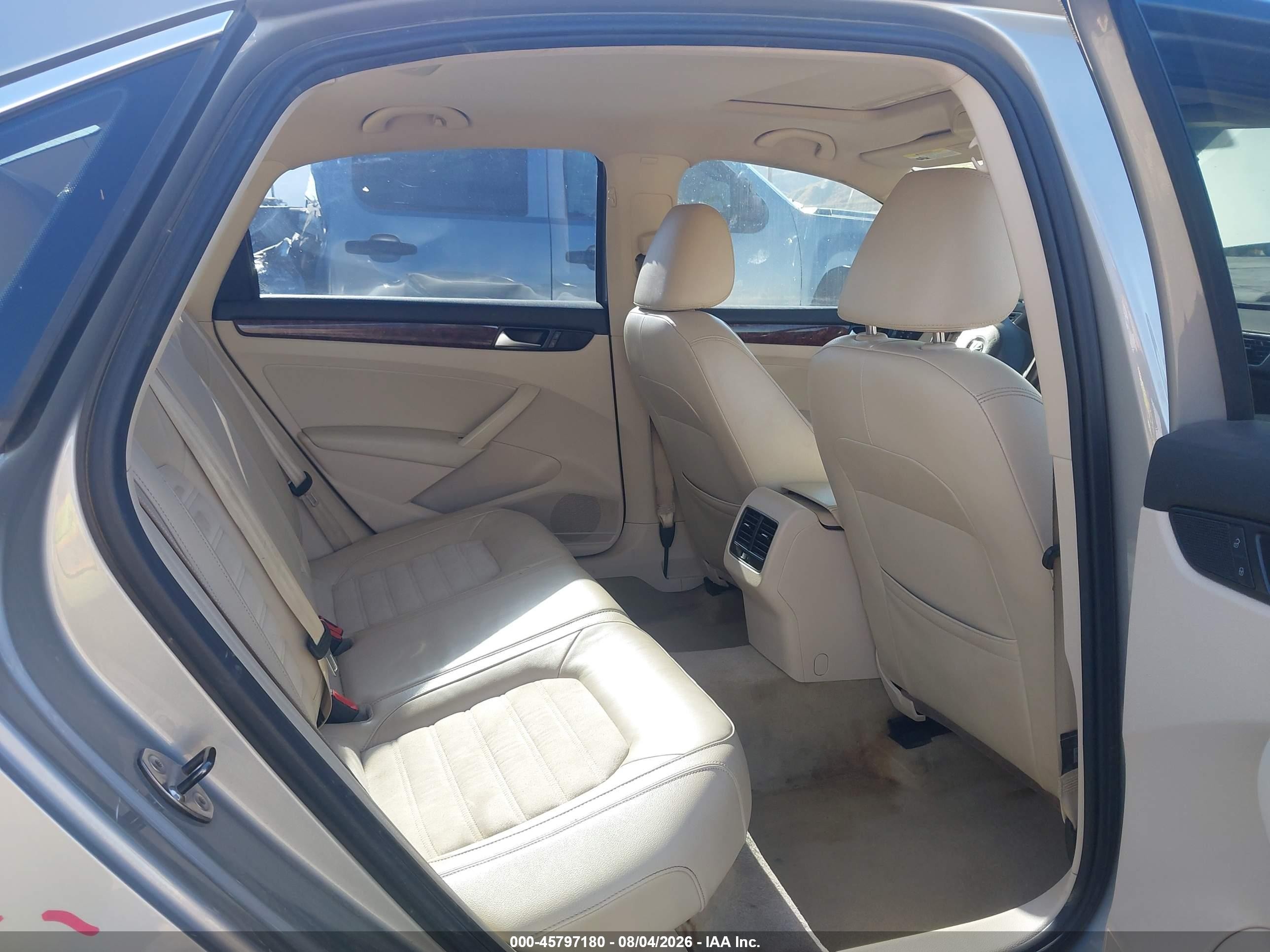2013 Volkswagen Passat 2.0l Tdi Sel Premium Серый vin: 1VWCN7A37DC108357
