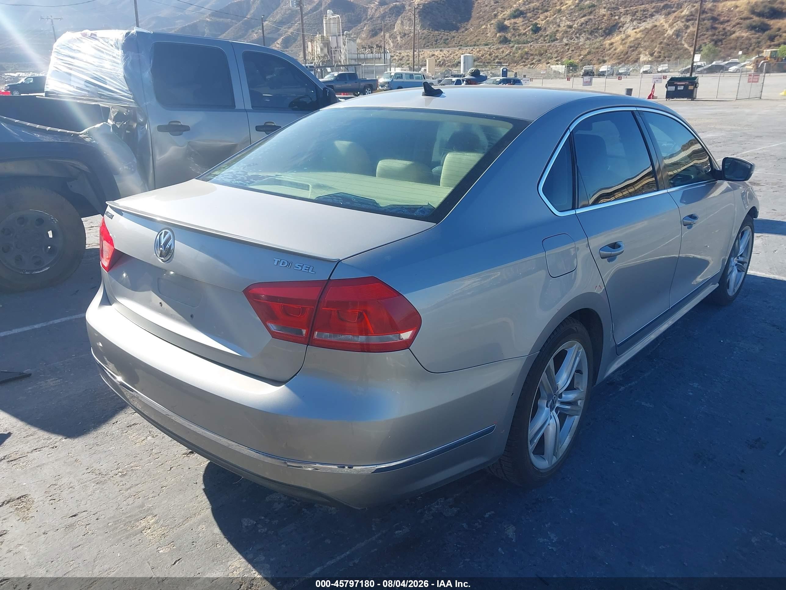 2013 Volkswagen Passat 2.0l Tdi Sel Premium Серый vin: 1VWCN7A37DC108357