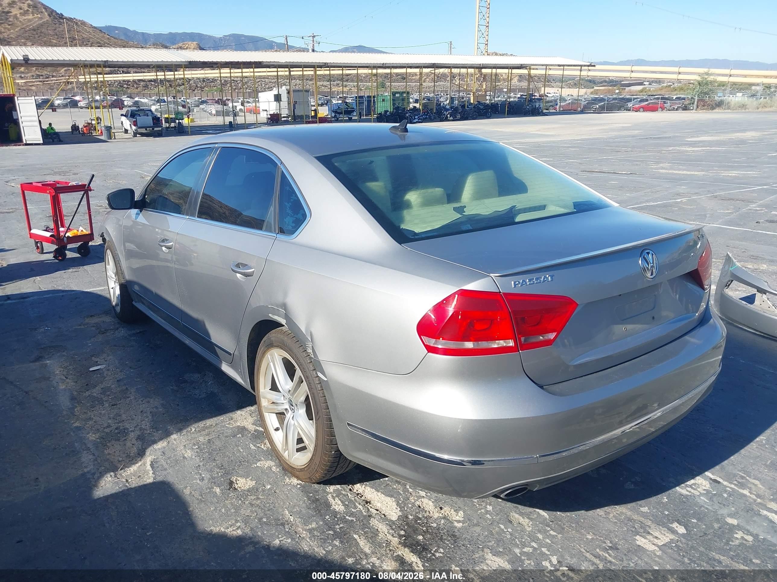 2013 Volkswagen Passat 2.0l Tdi Sel Premium Серый vin: 1VWCN7A37DC108357
