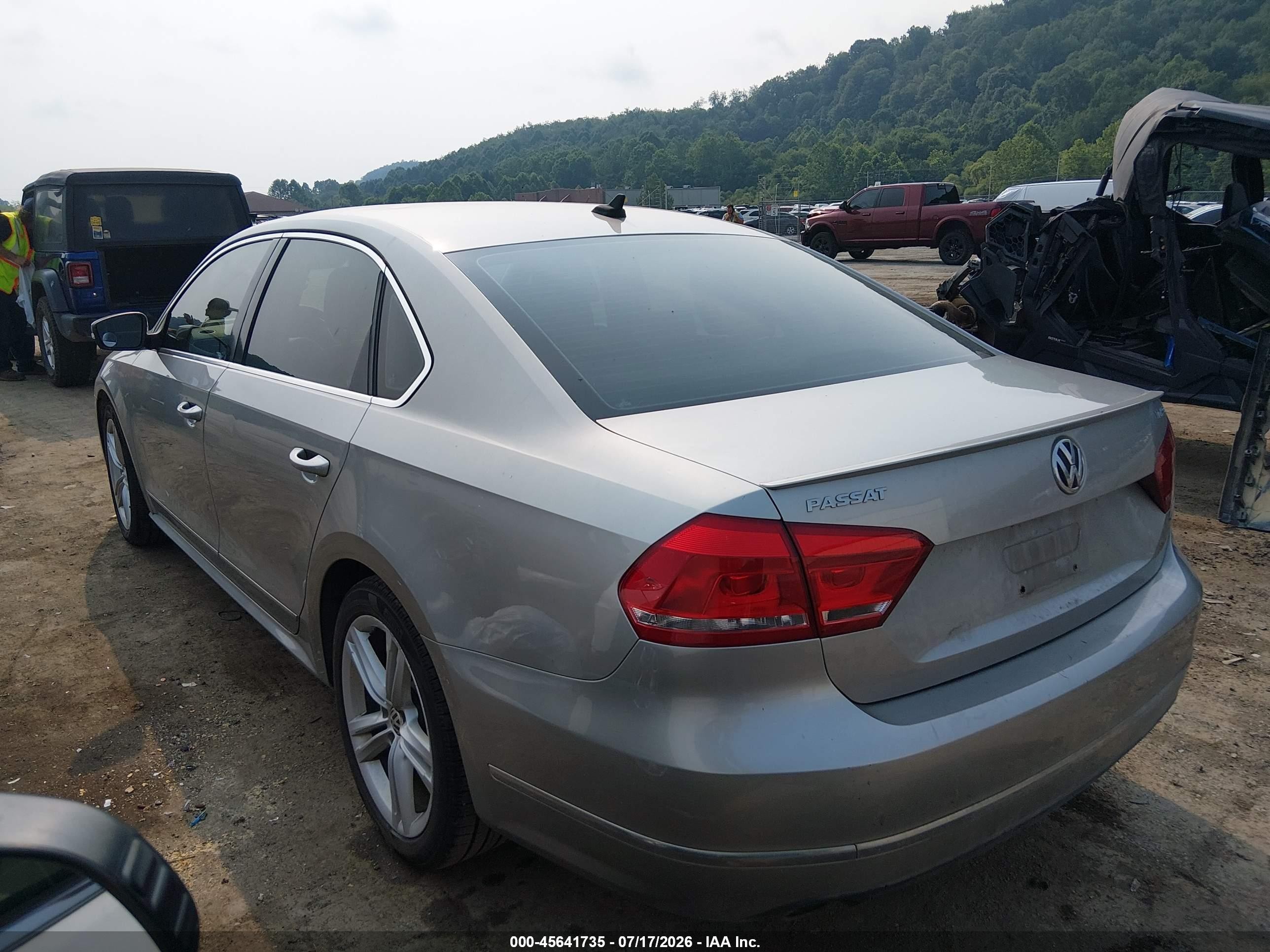 2013 Volkswagen Passat 2.0l Tdi Sel Premium Silver vin: 1VWCN7A37DC126969